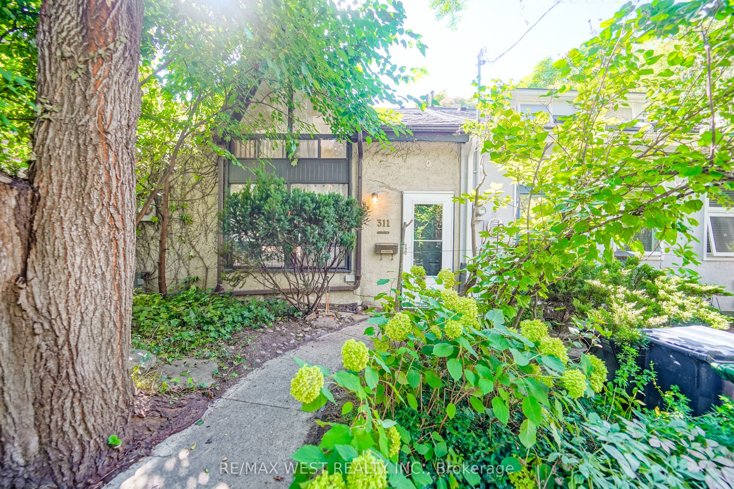311 Wellesley Street E Property Photo 1