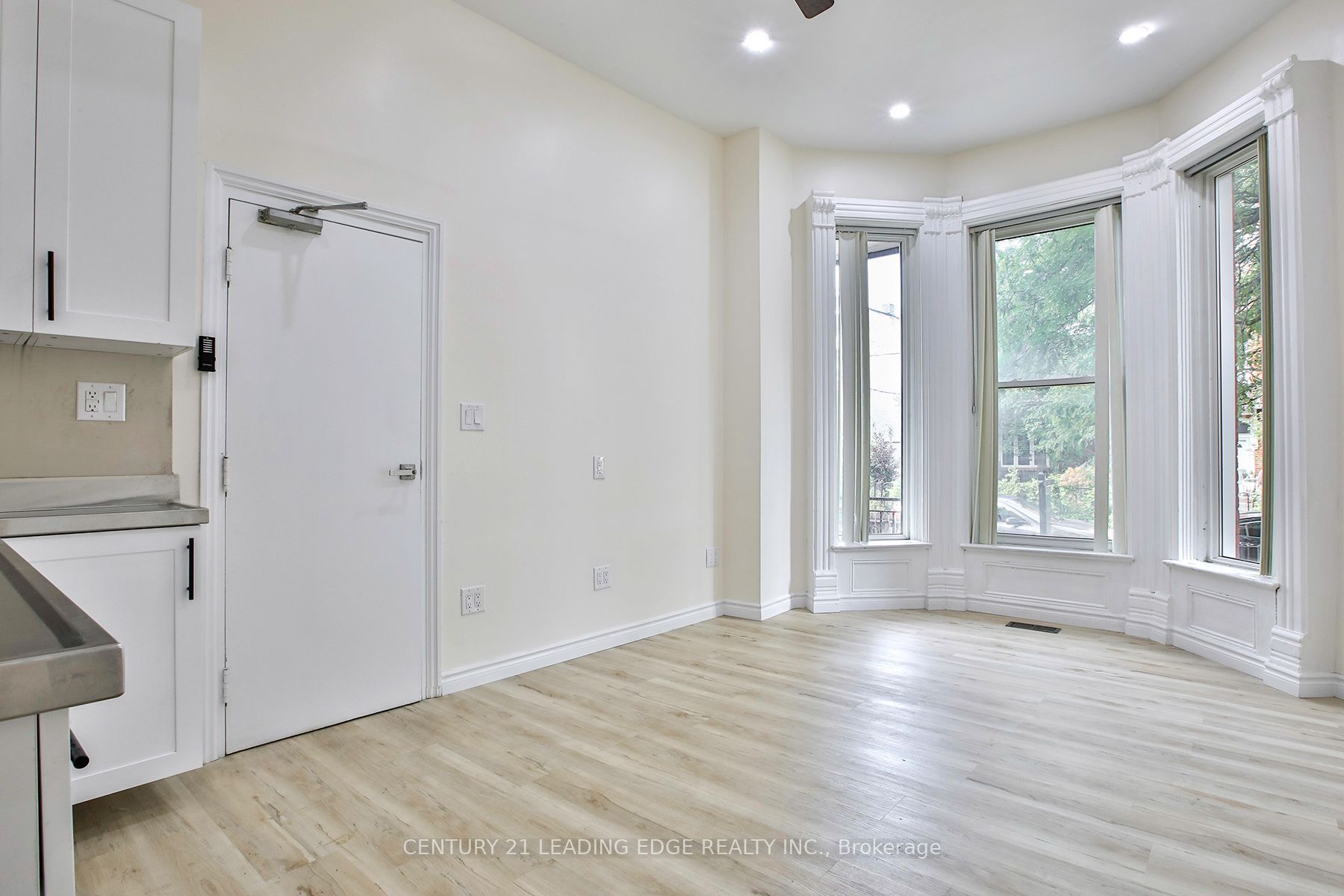 9 Borden Street Property Photo 4