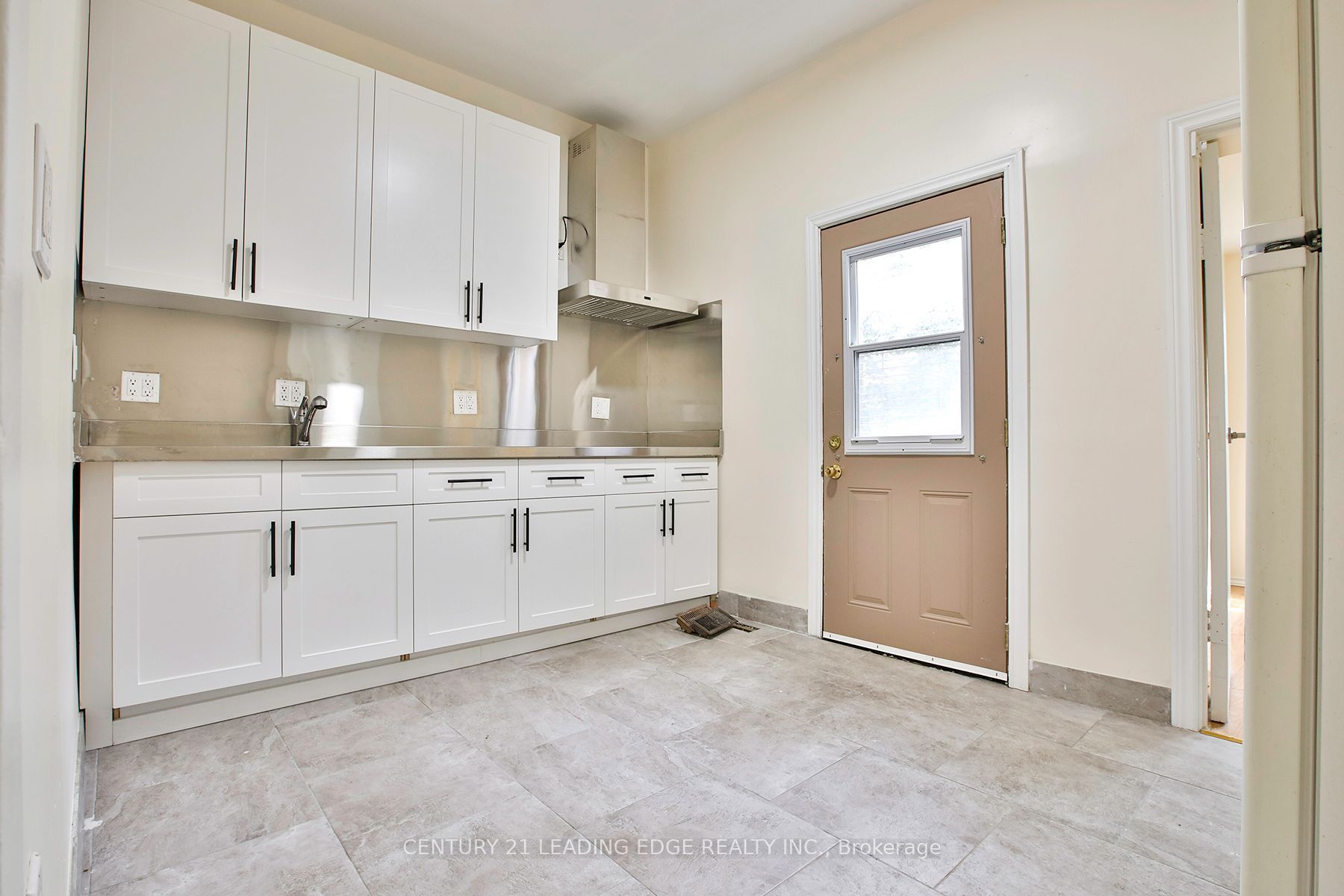9 Borden Street Property Photo 24