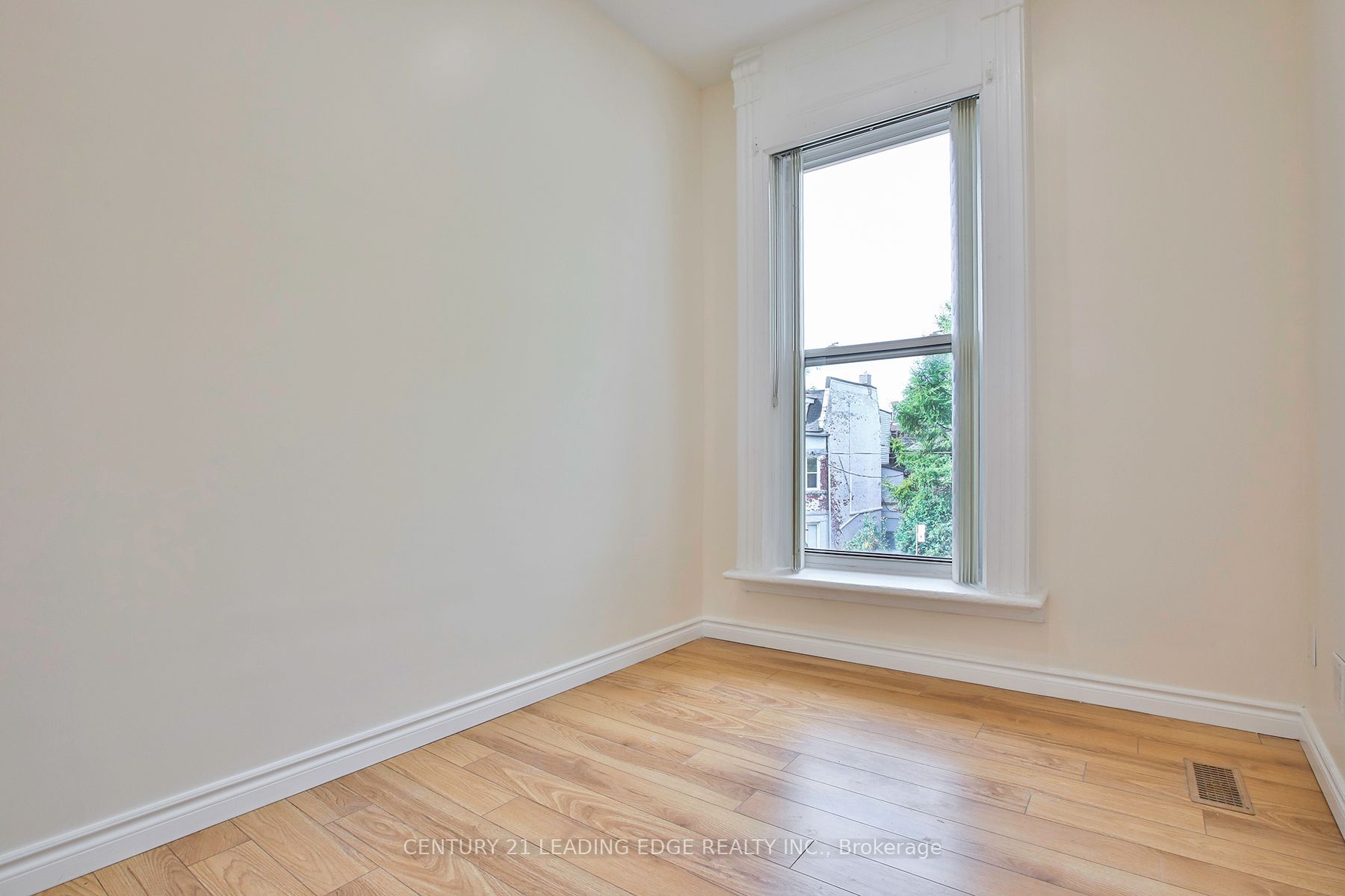 9 Borden Street Property Photo 33