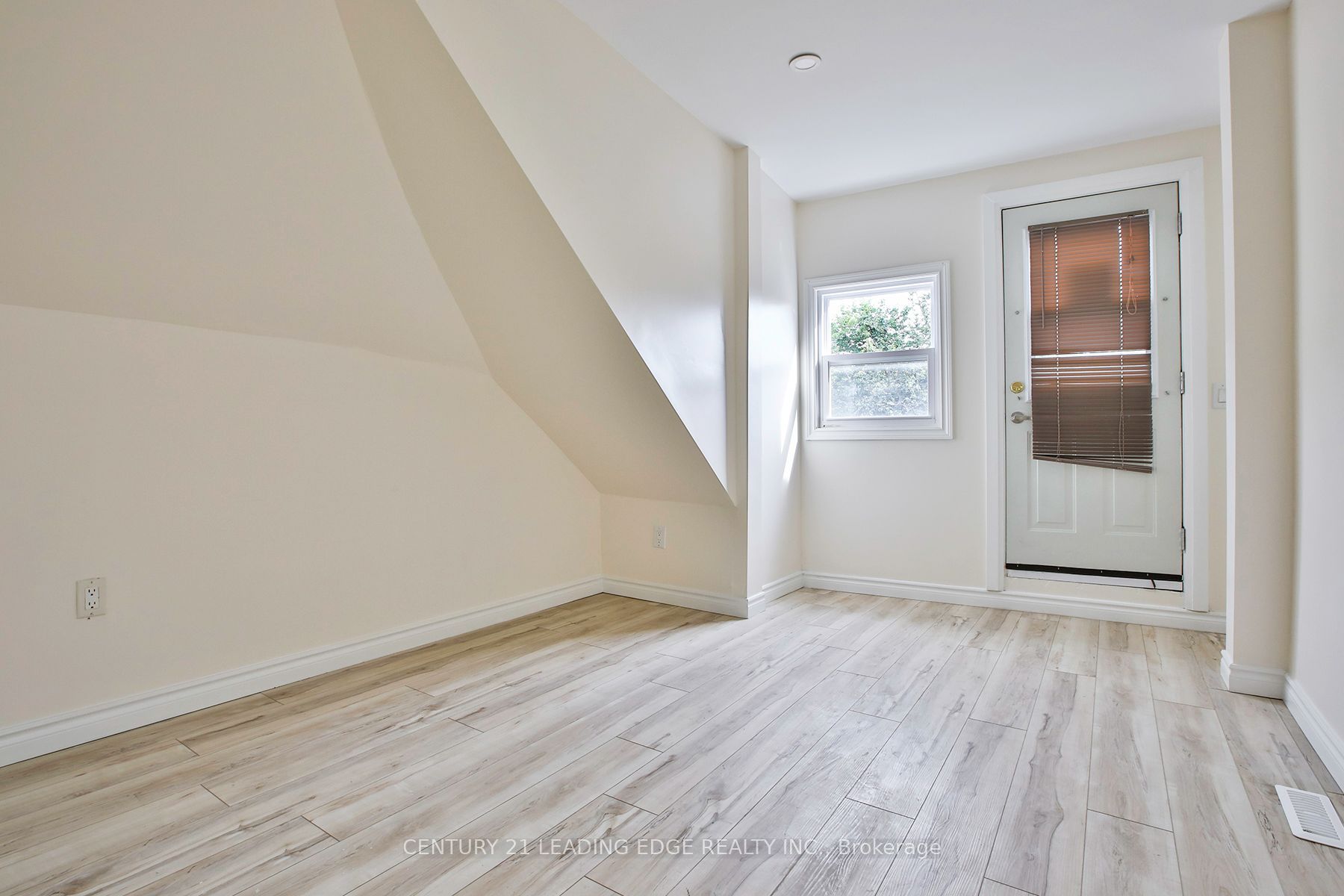 9 Borden Street Property Photo 36