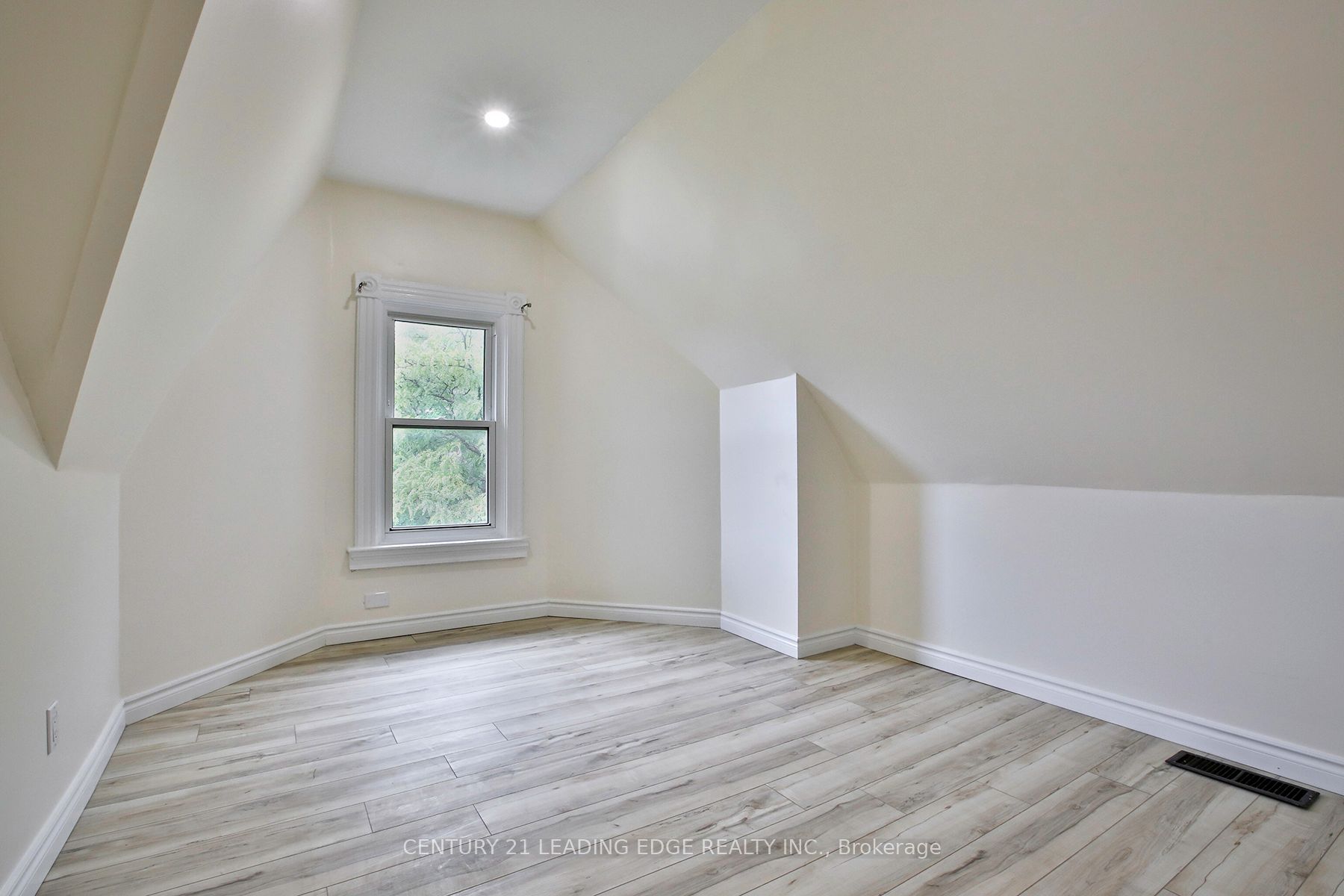 9 Borden Street Property Photo 39