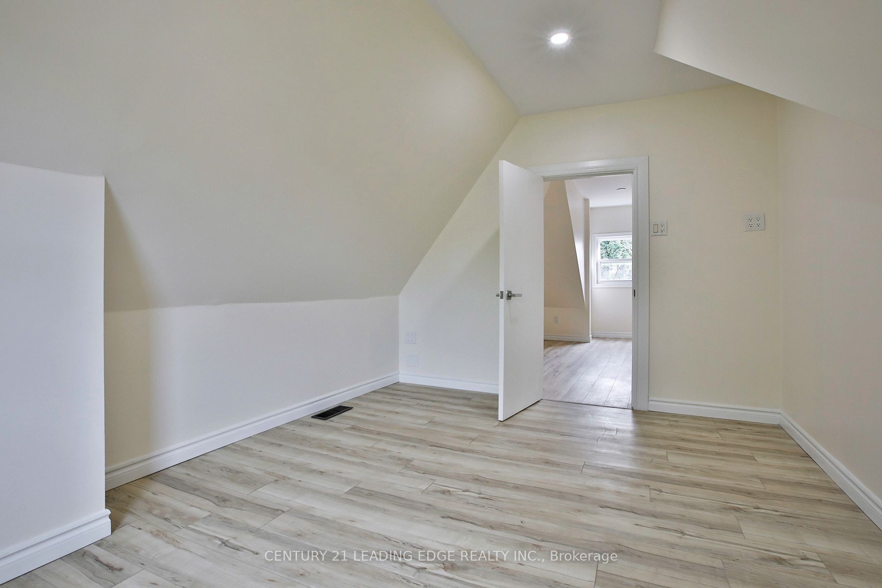 9 Borden Street Property Photo 40