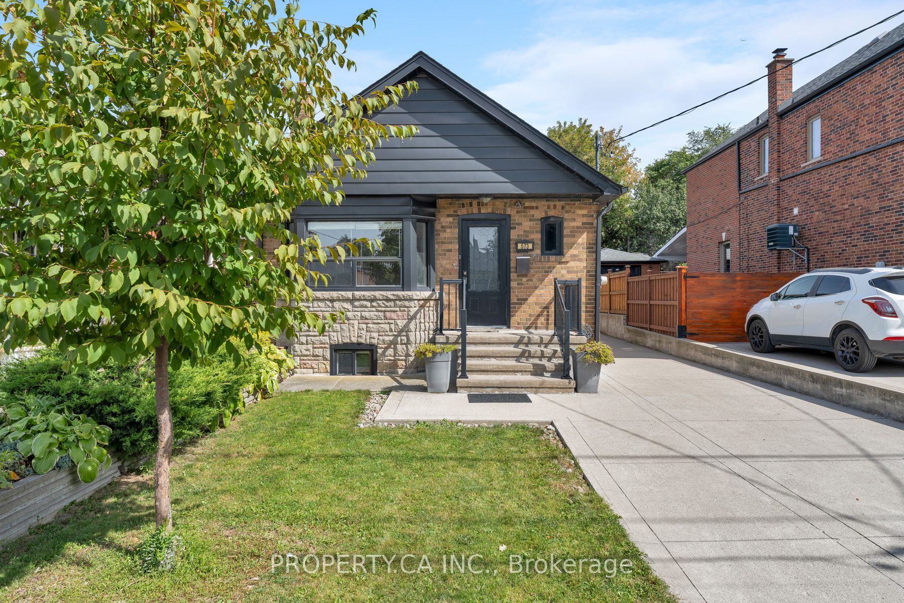 573 Northcliffe Boulevard Property Photo 1