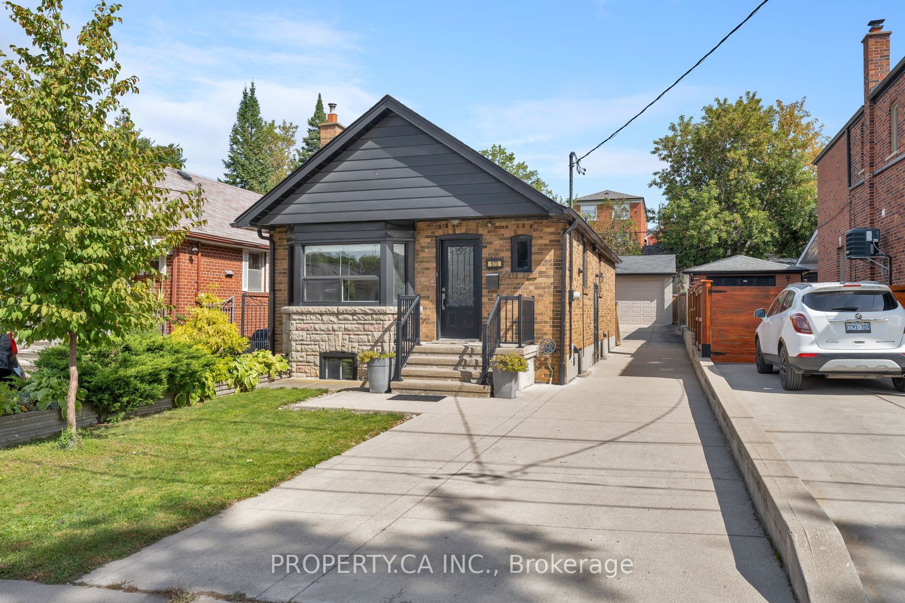 573 Northcliffe Boulevard Property Photo 2
