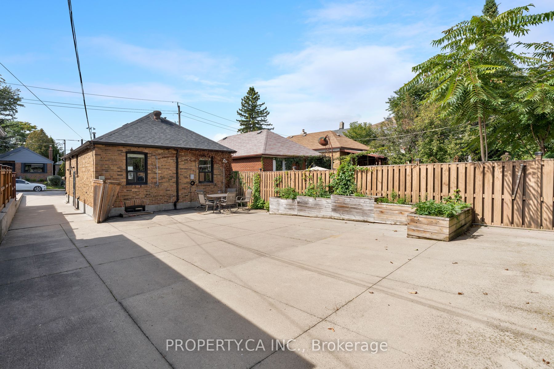 573 Northcliffe Boulevard Property Photo 28