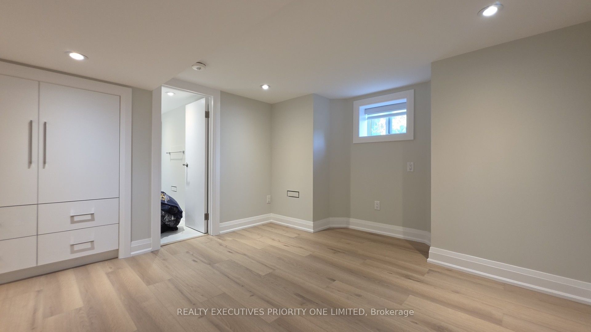 10 Lascelles Boulevard Basement Property Photo 6