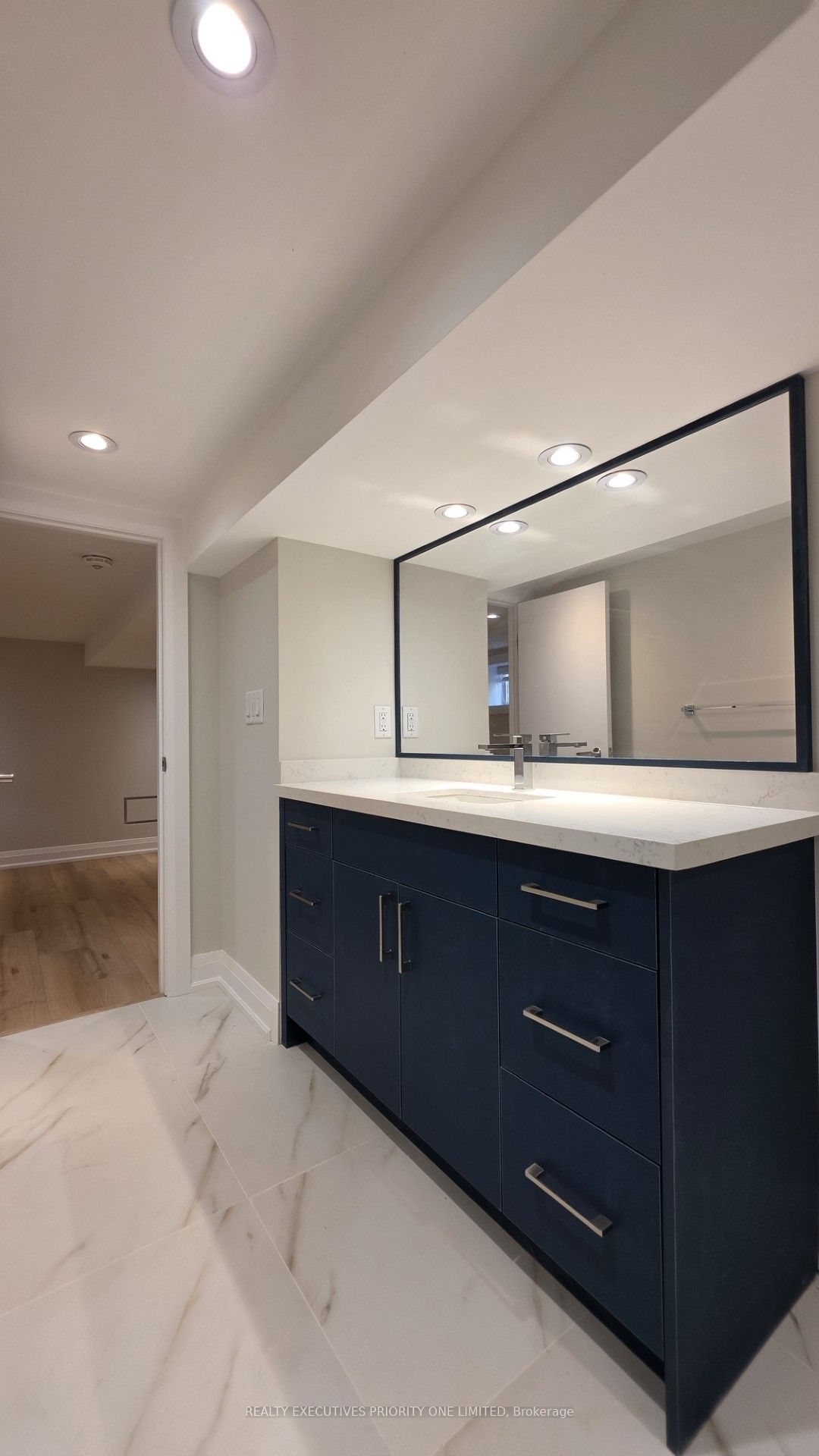 10 Lascelles Boulevard Basement Property Photo 8