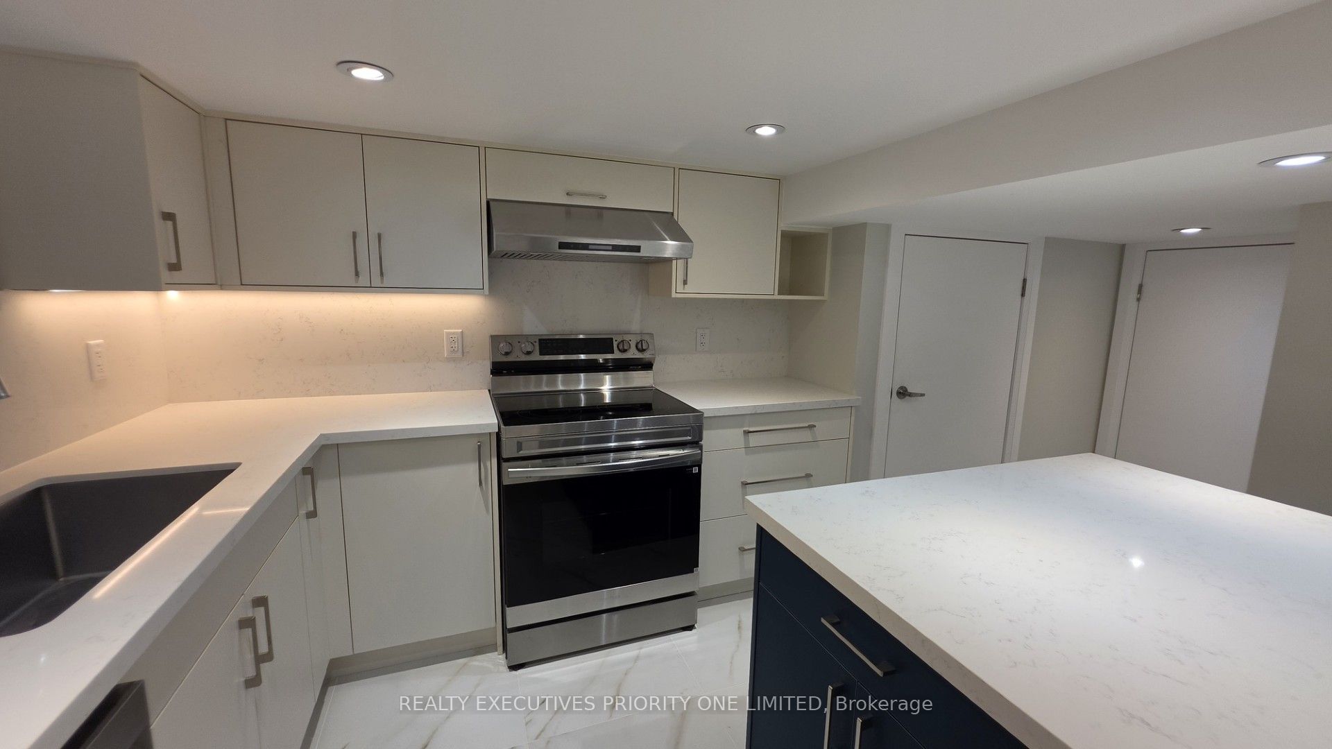 10 Lascelles Boulevard Basement Property Photo 11