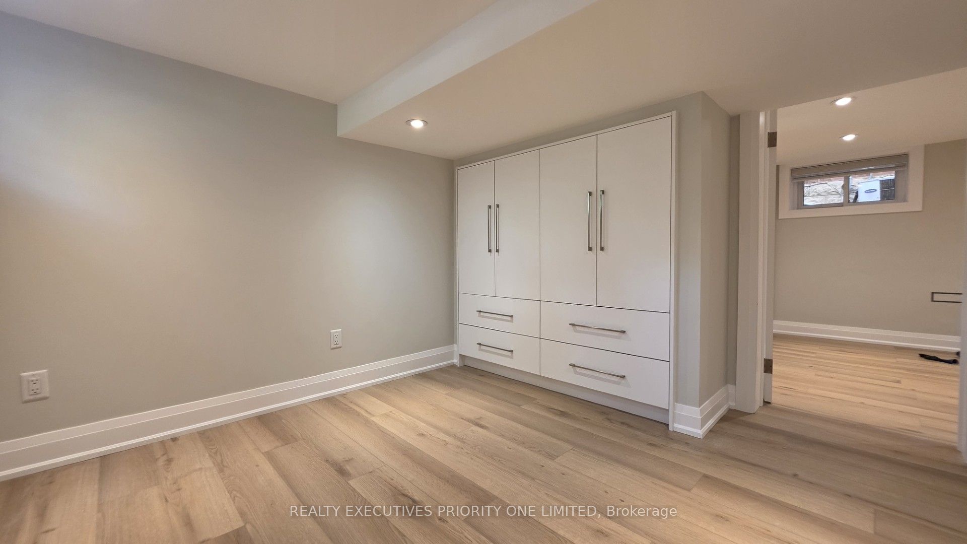 10 Lascelles Boulevard Basement Property Photo 13