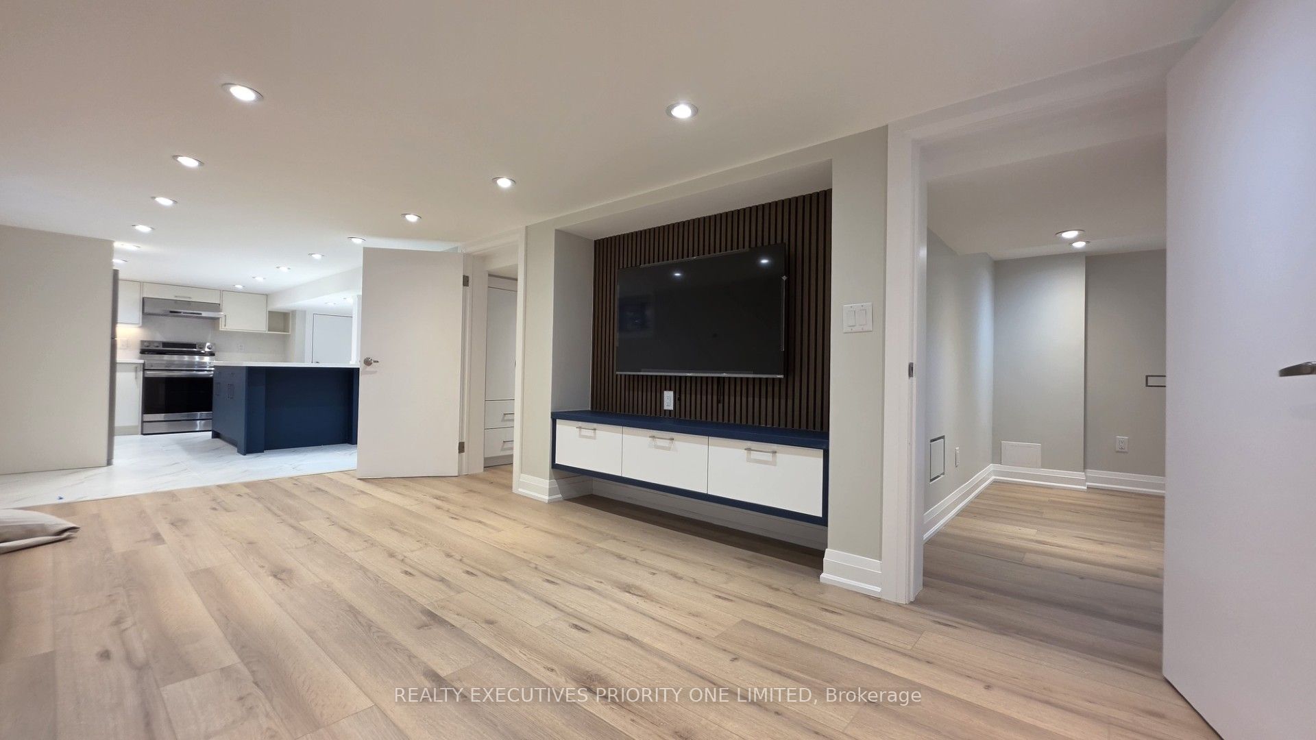 10 Lascelles Boulevard Basement Property Photo 15