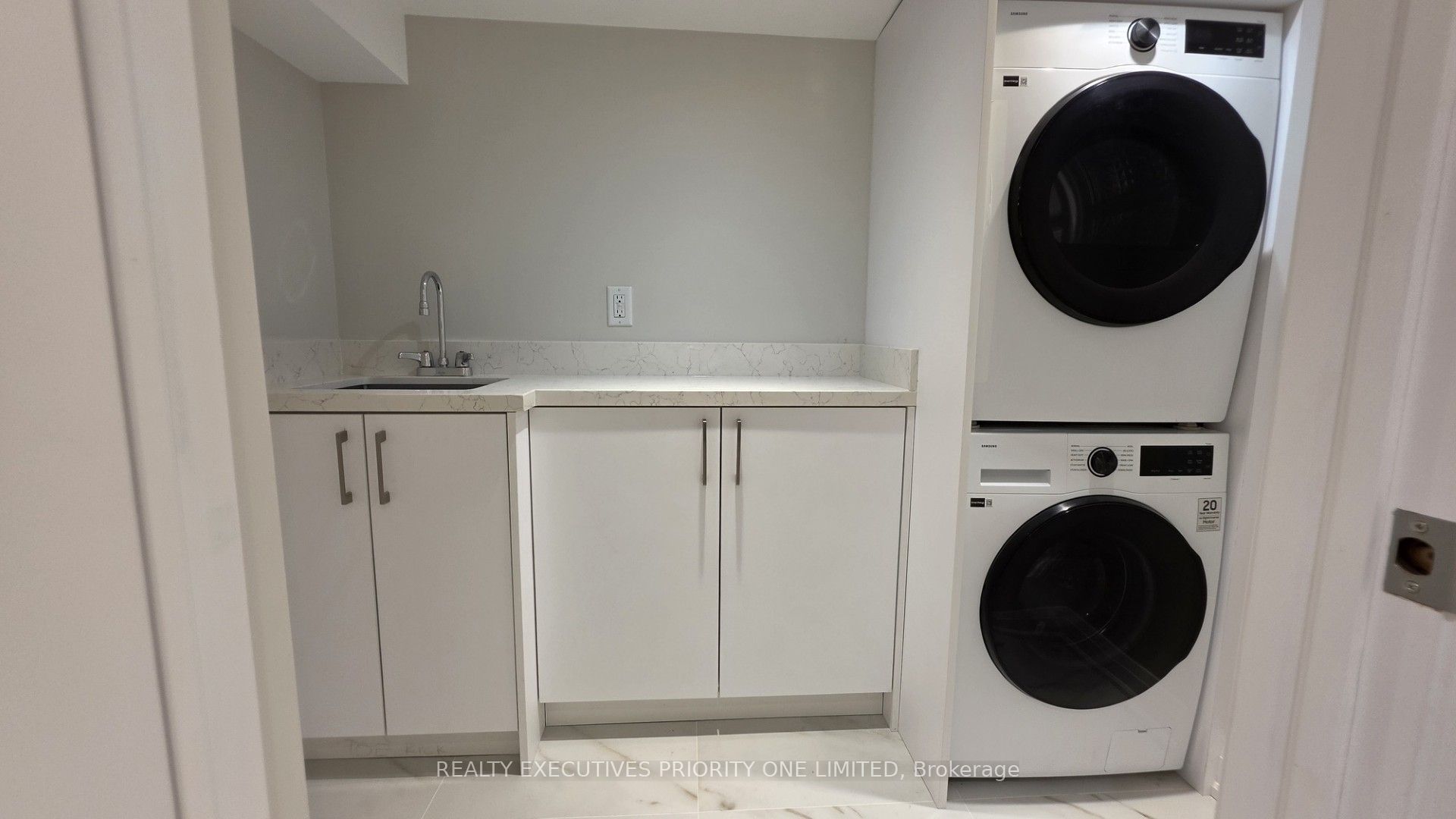 10 Lascelles Boulevard Basement Property Photo 19