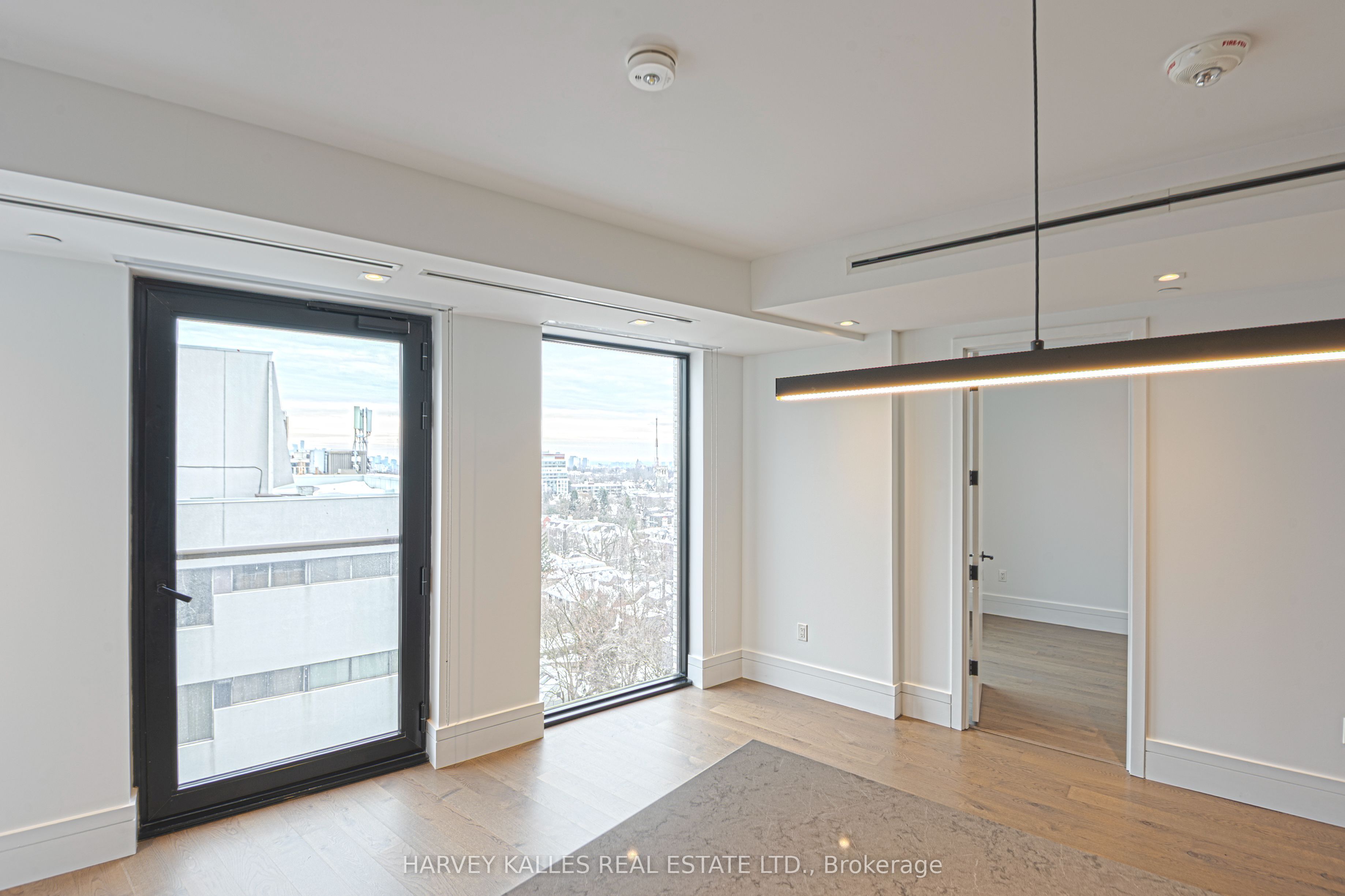 215 Lonsdale Road 1508 Property Photo 6