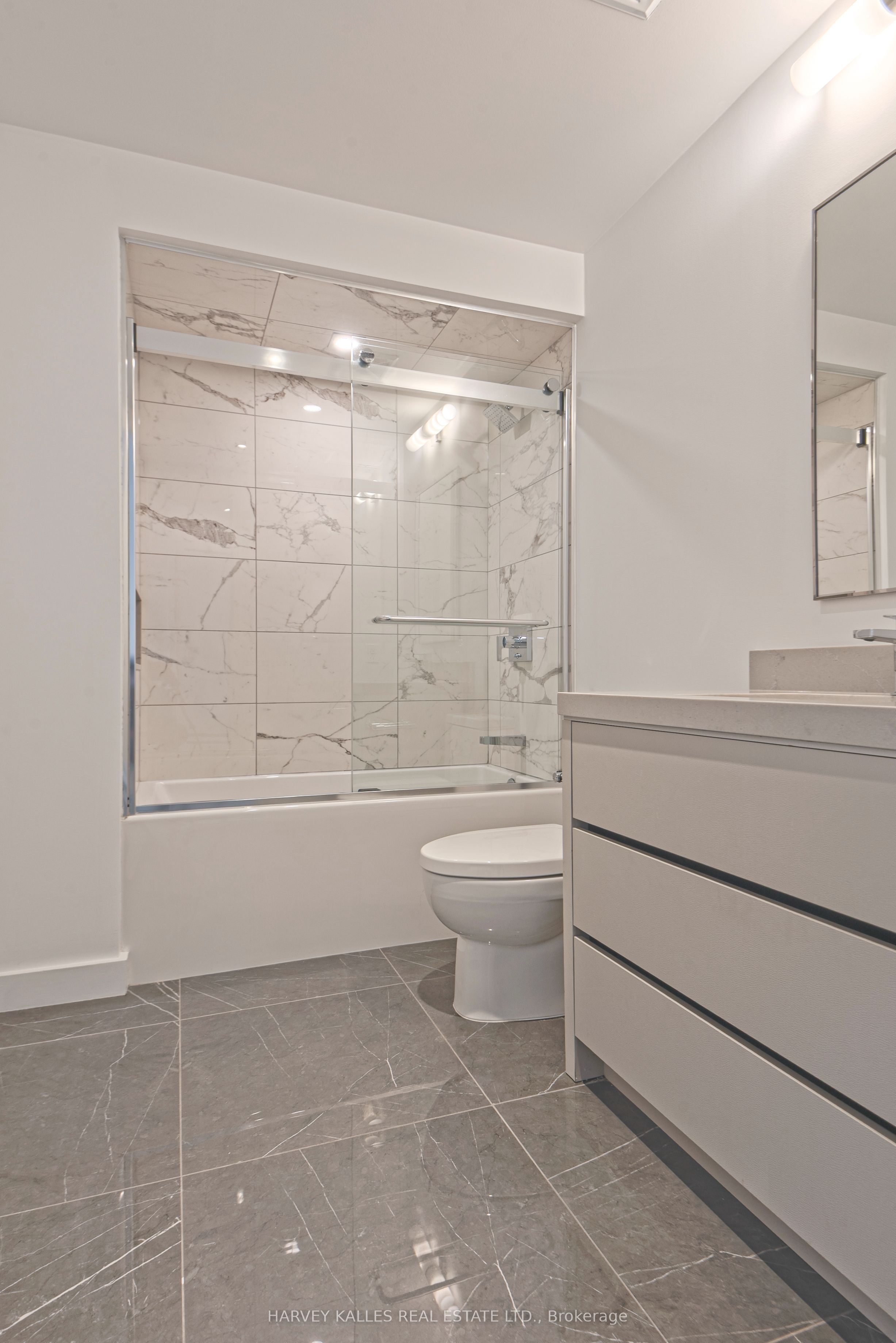 215 Lonsdale Road 1508 Property Photo 10