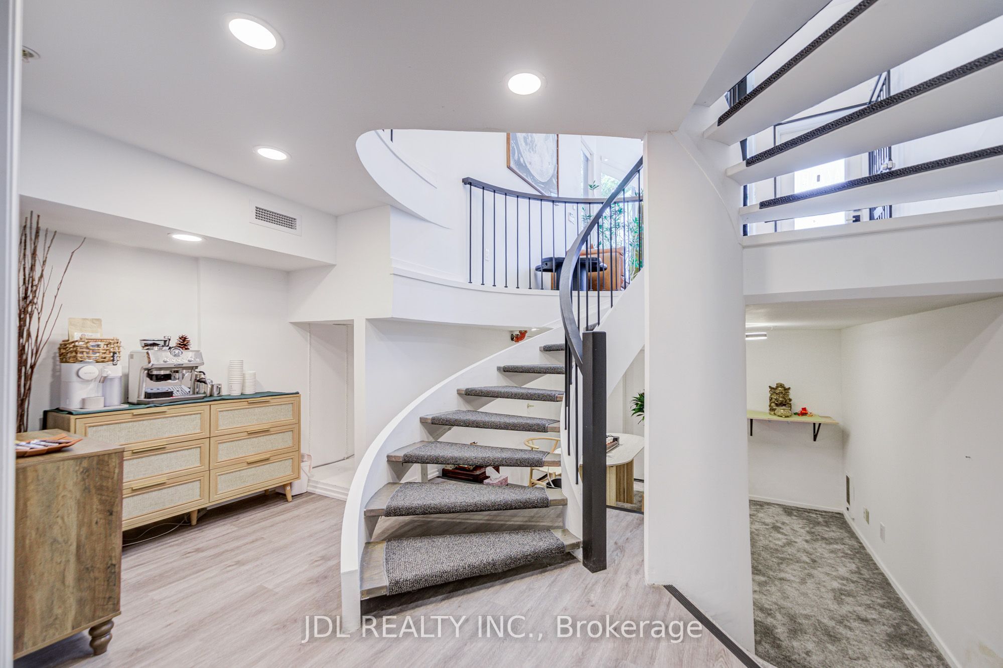 301 Davenport Road Property Photo 15