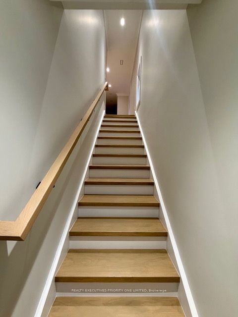 10 Lascelles Boulevard 2nd Floor Property Photo 3