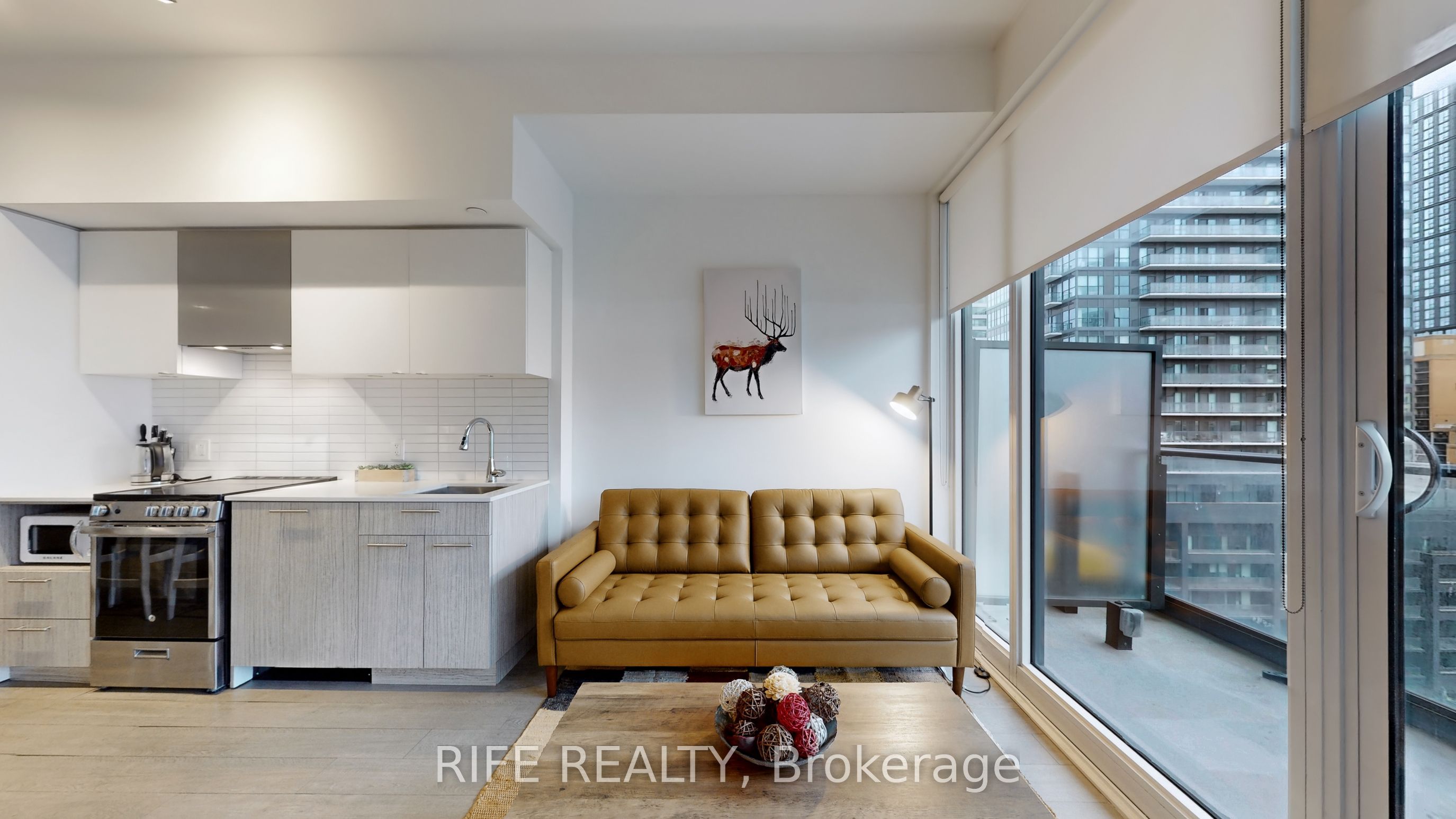 251 Jarvis Street 830 Property Photo 6