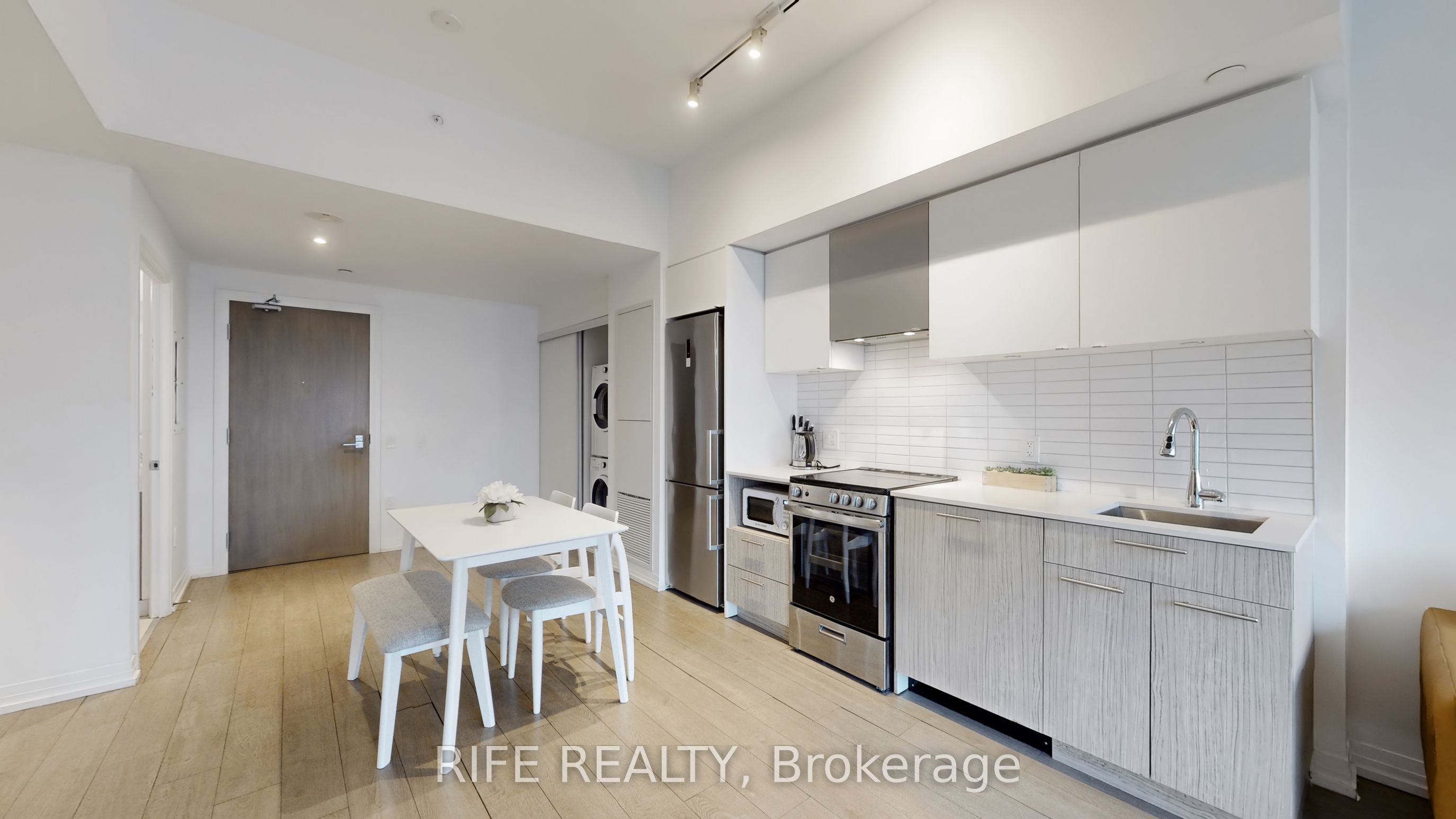 251 Jarvis Street 830 Property Photo 8