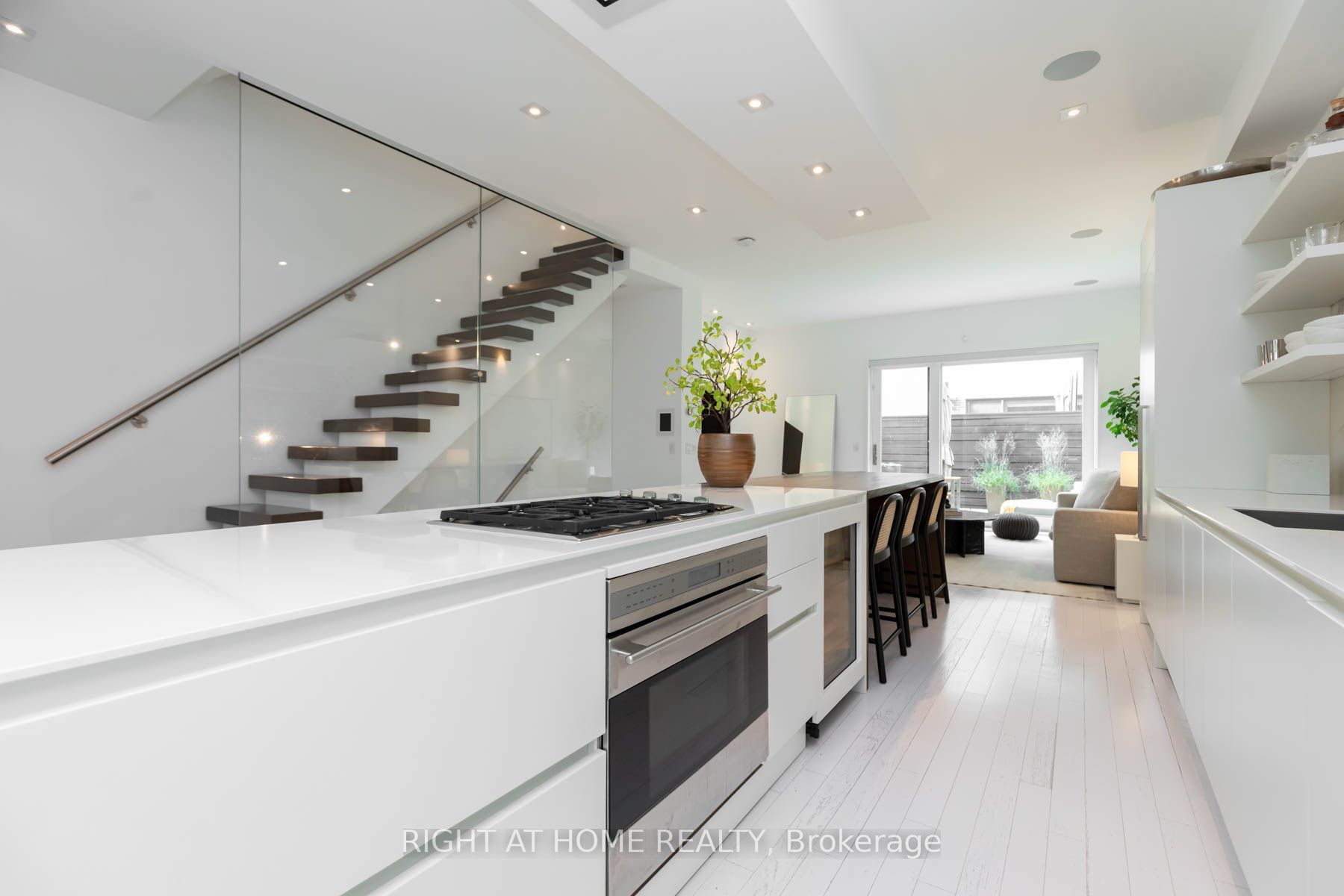 248 Manning Avenue Property Photo 8