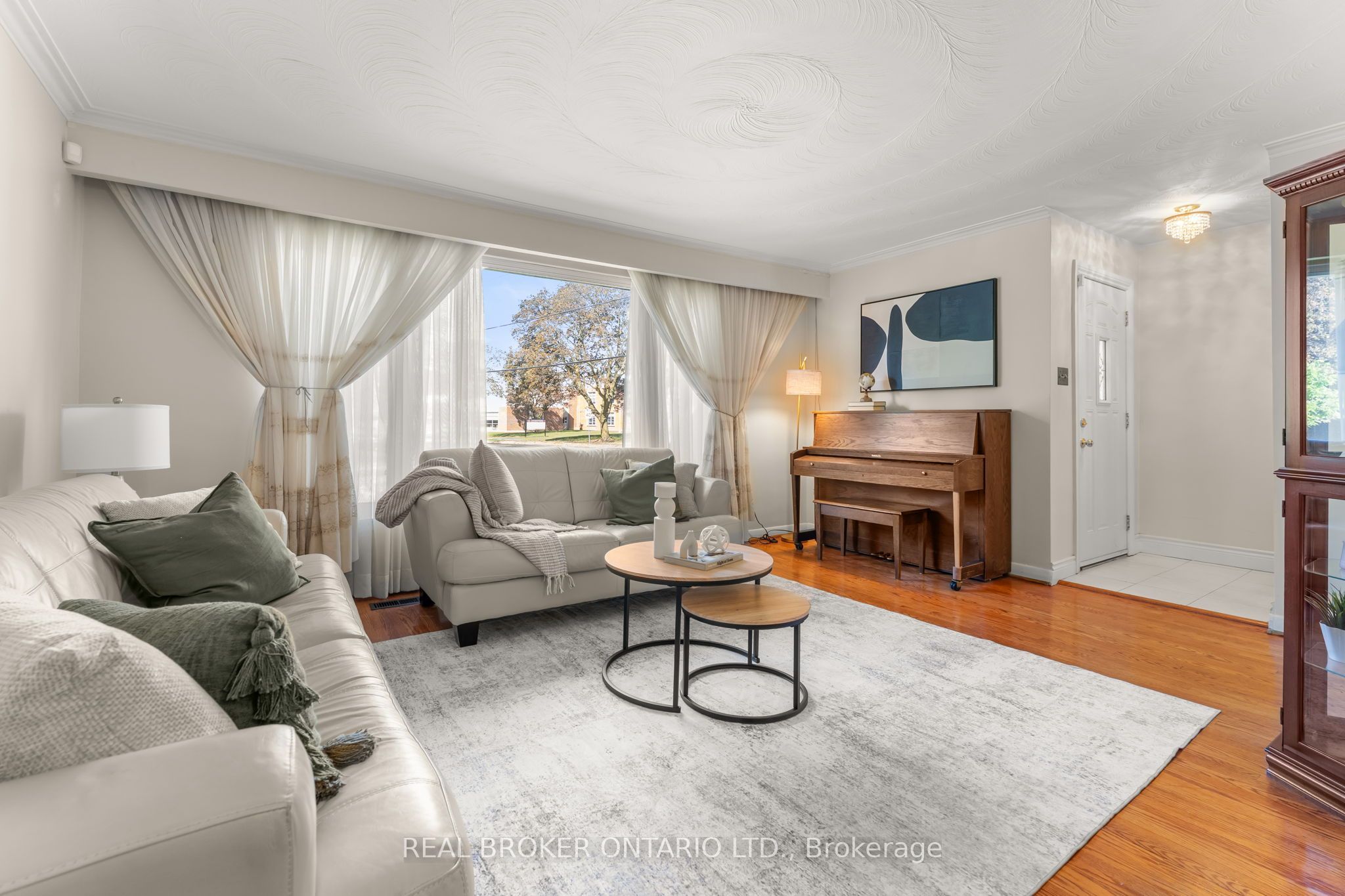 55 Rayoak Drive