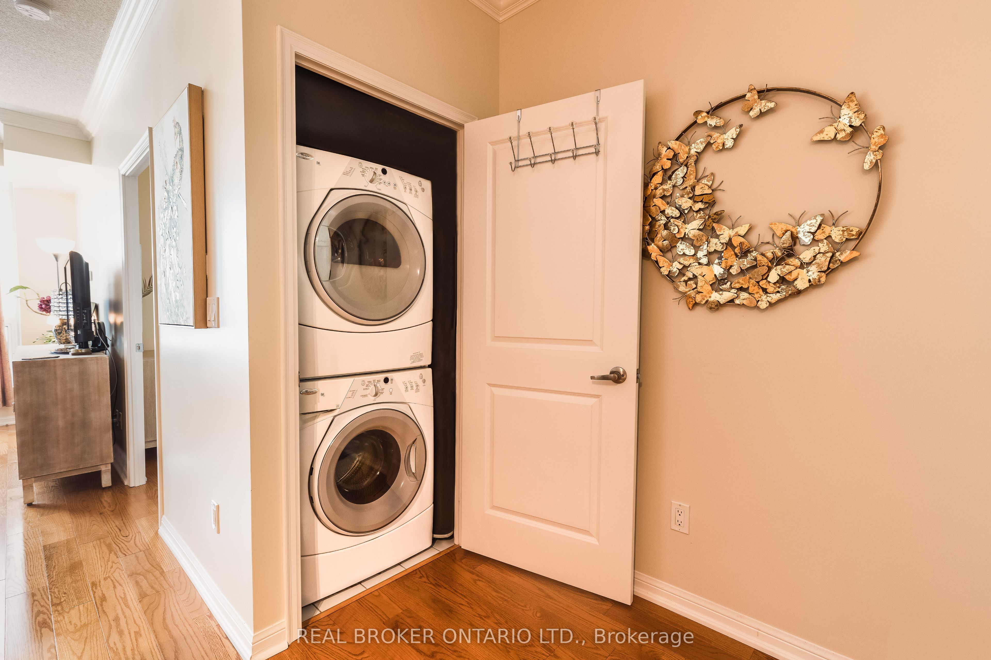 628 Fleet Street 1311 Property Photo 12