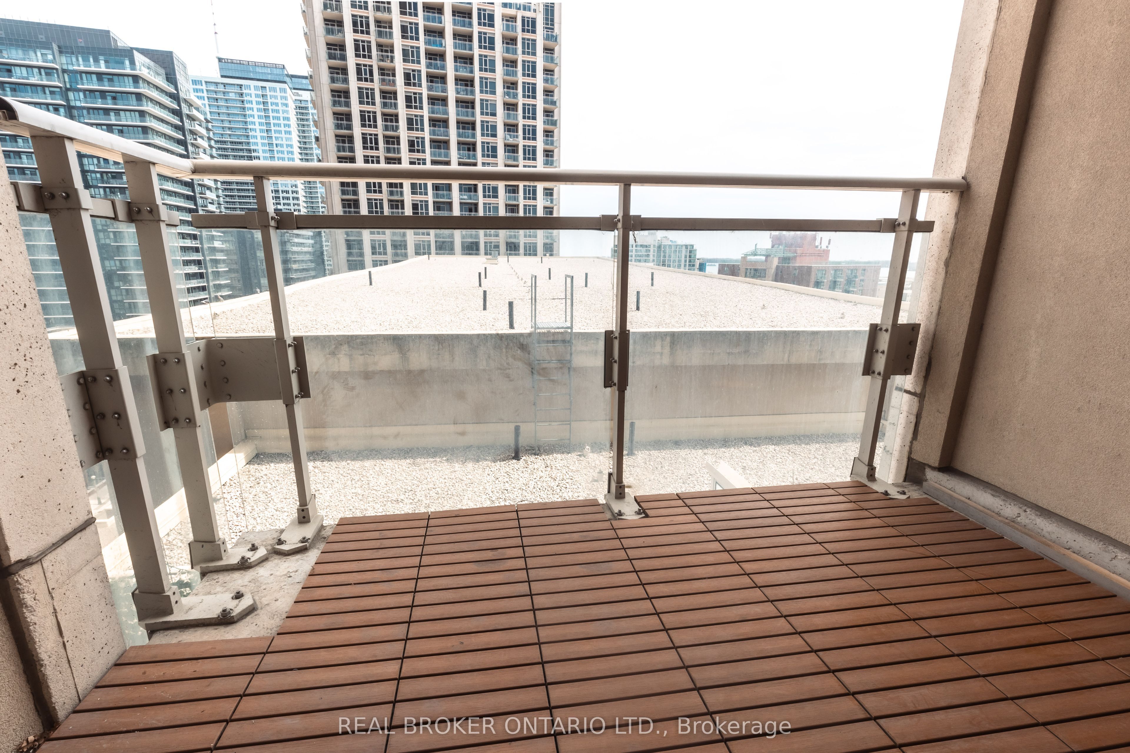 628 Fleet Street 1311 Property Photo 14