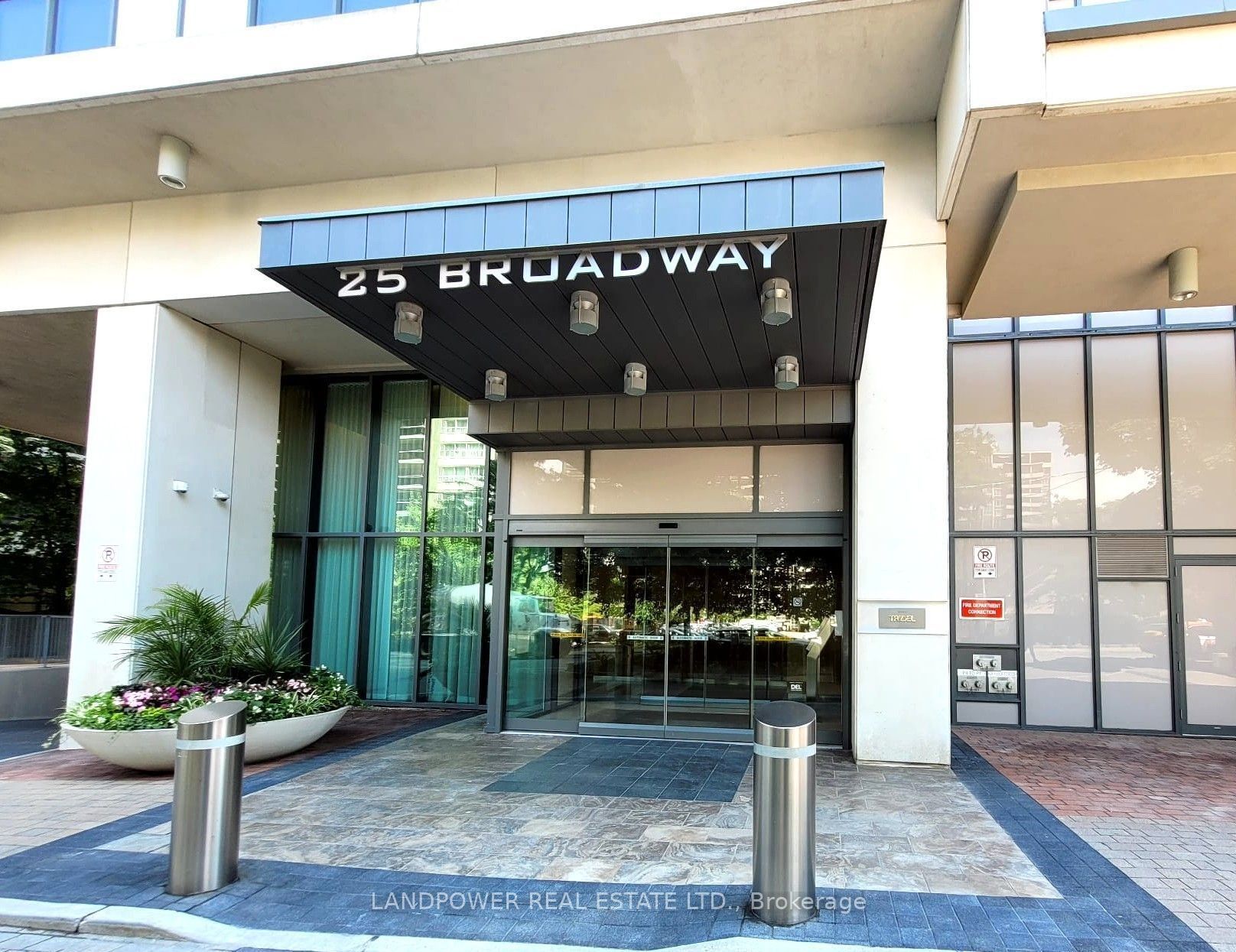 25 Broadway Avenue 906 Property Photo 4