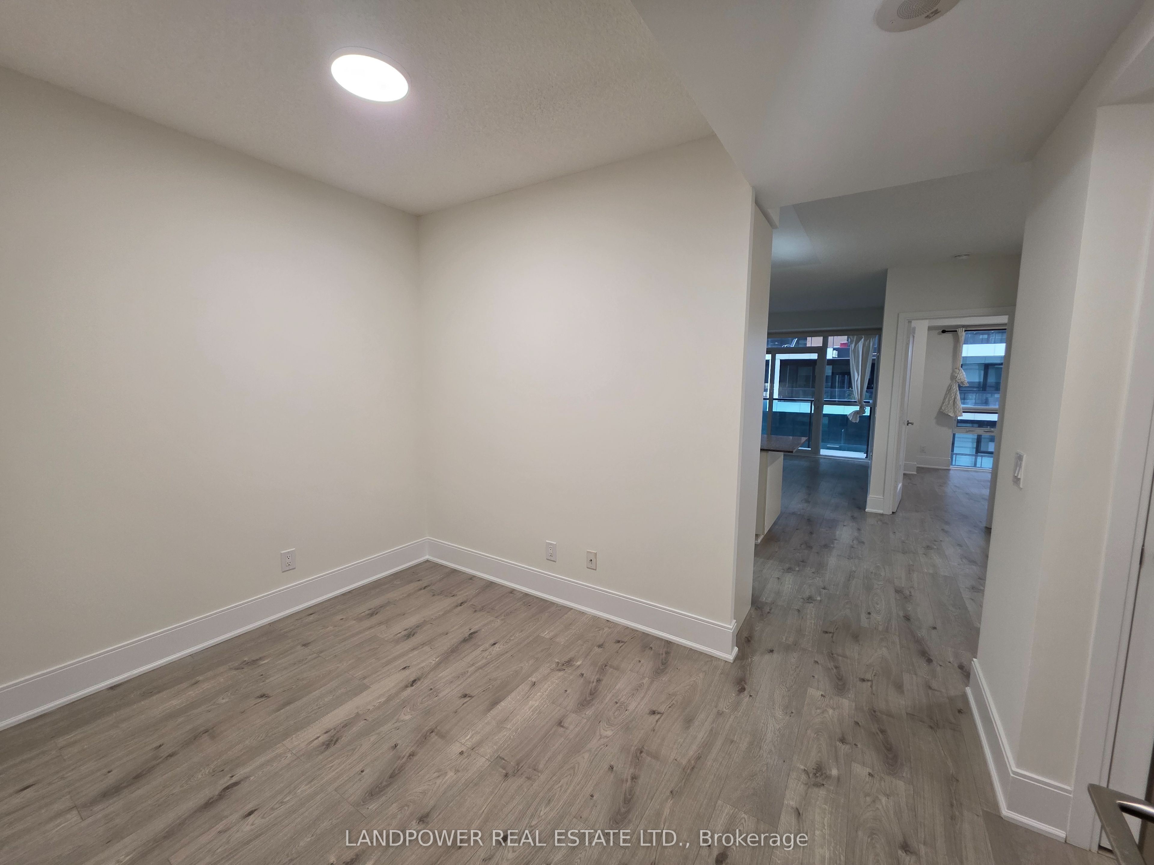 25 Broadway Avenue 906 Property Photo 11