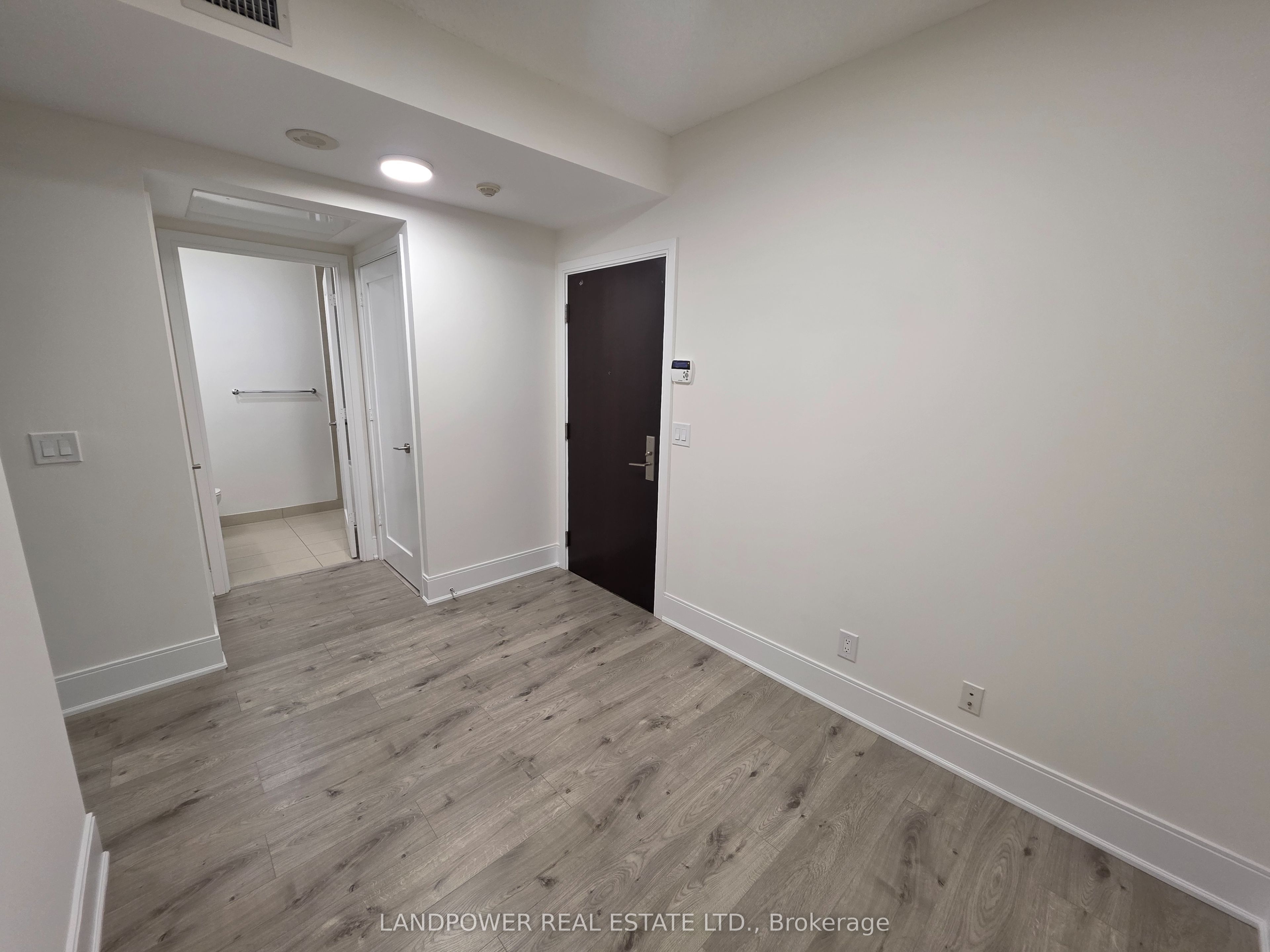 25 Broadway Avenue 906 Property Photo 12