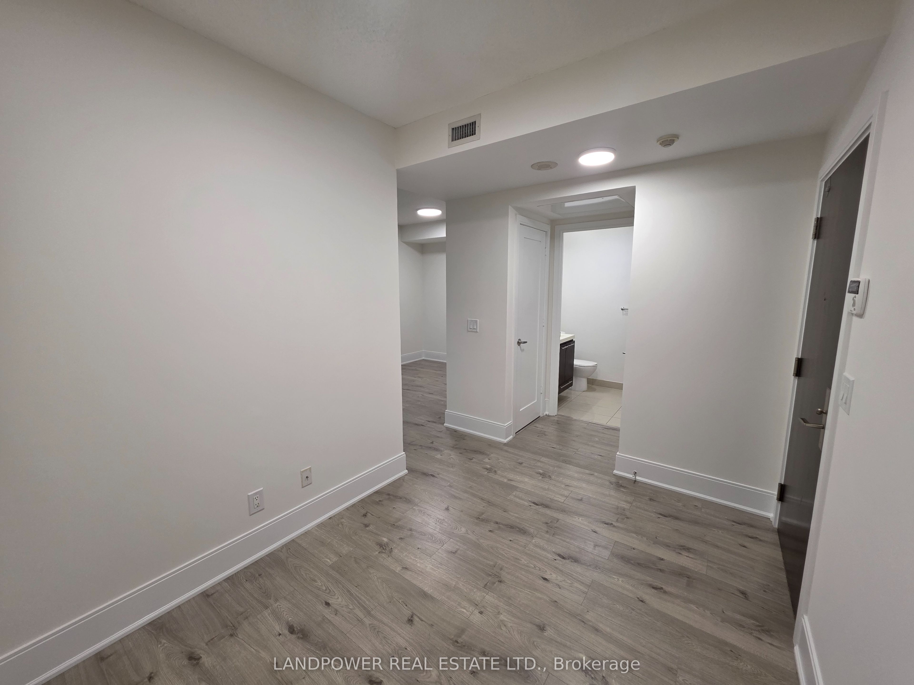 25 Broadway Avenue 906 Property Photo 13