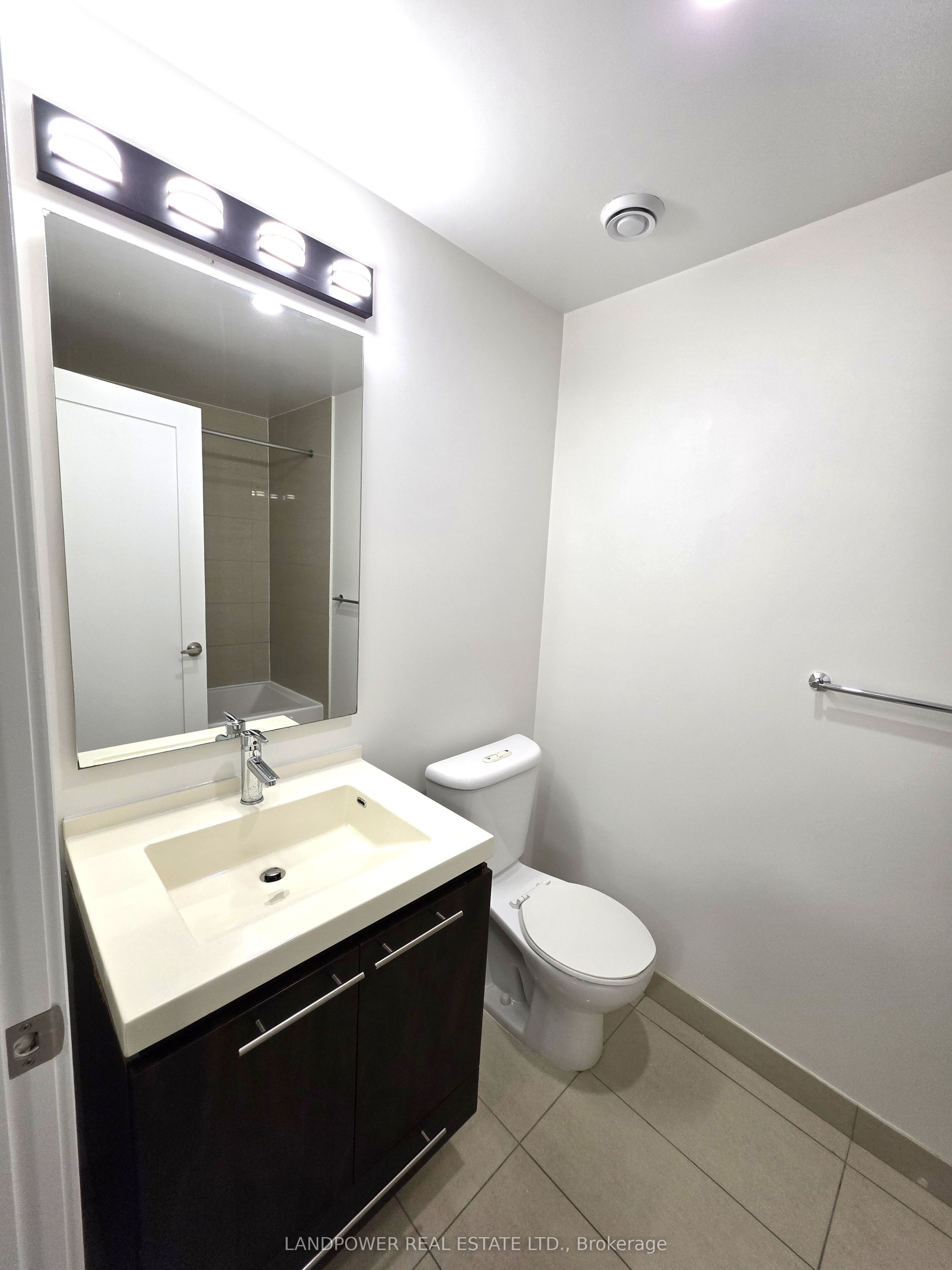 25 Broadway Avenue 906 Property Photo 14