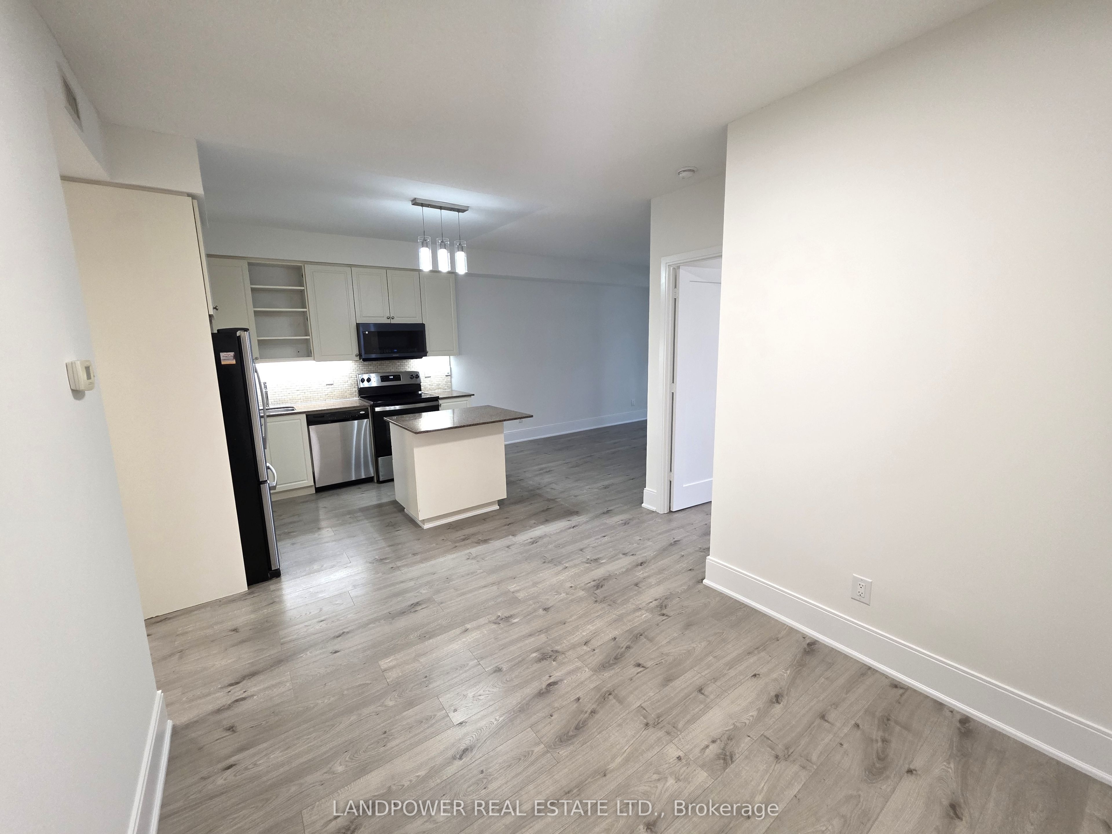25 Broadway Avenue 906 Property Photo 15