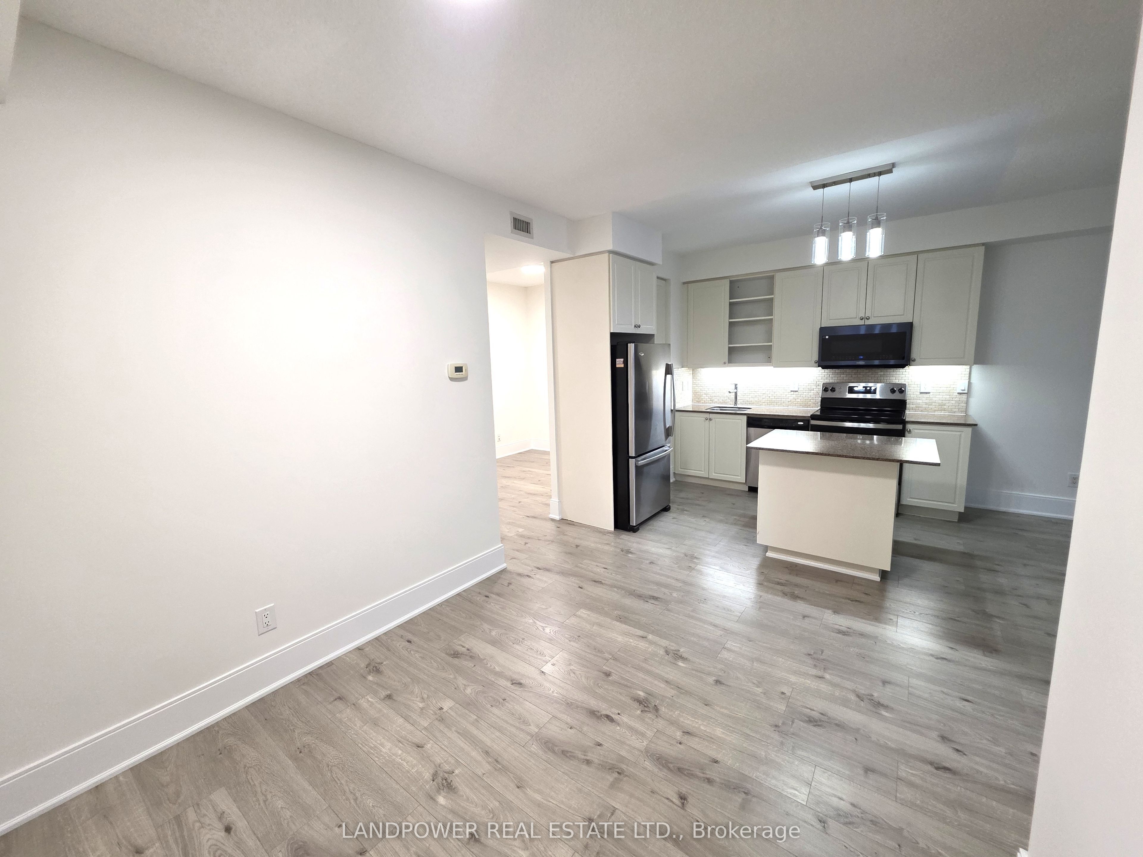 25 Broadway Avenue 906 Property Photo 17