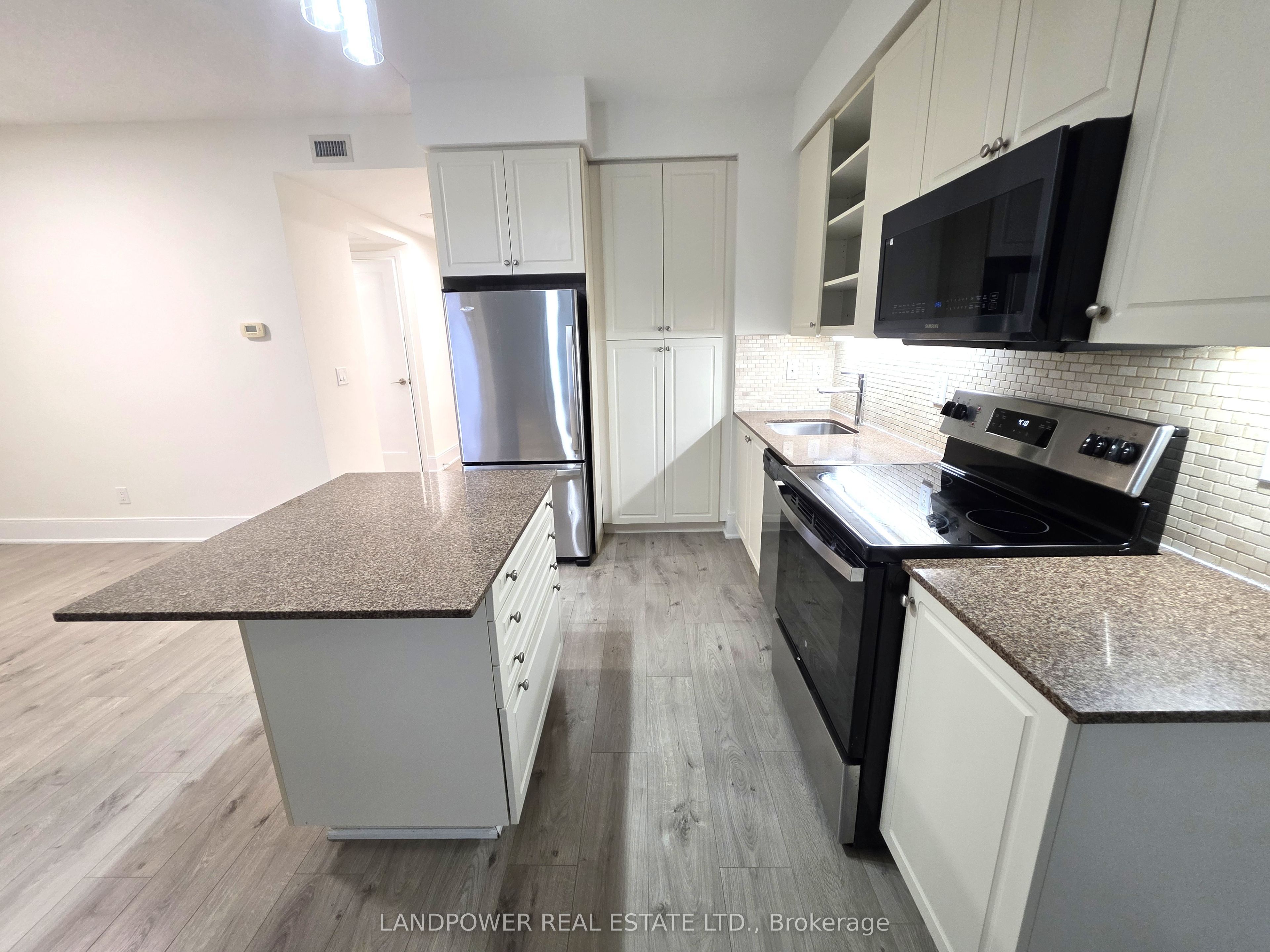 25 Broadway Avenue 906 Property Photo 20