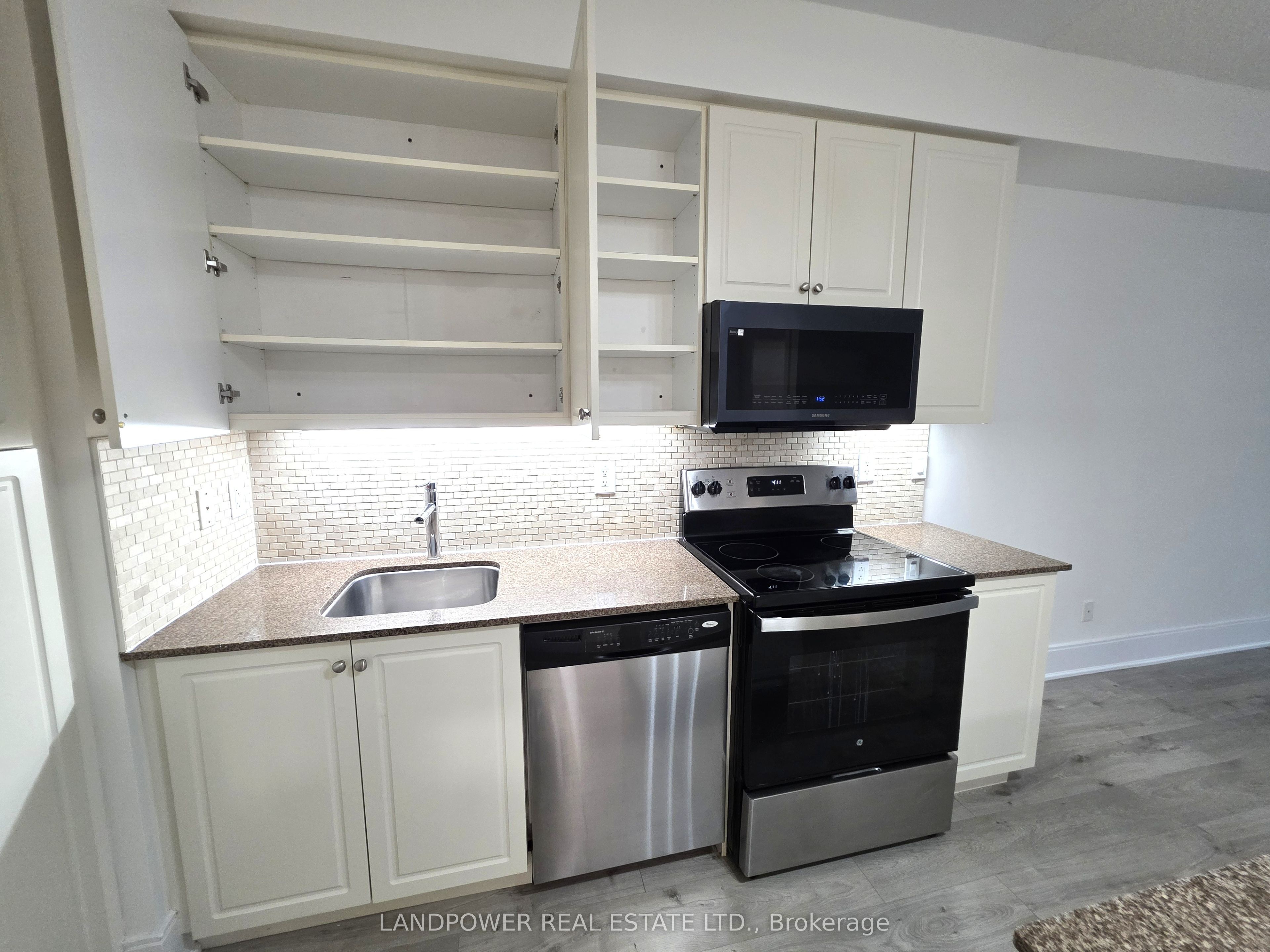 25 Broadway Avenue 906 Property Photo 21