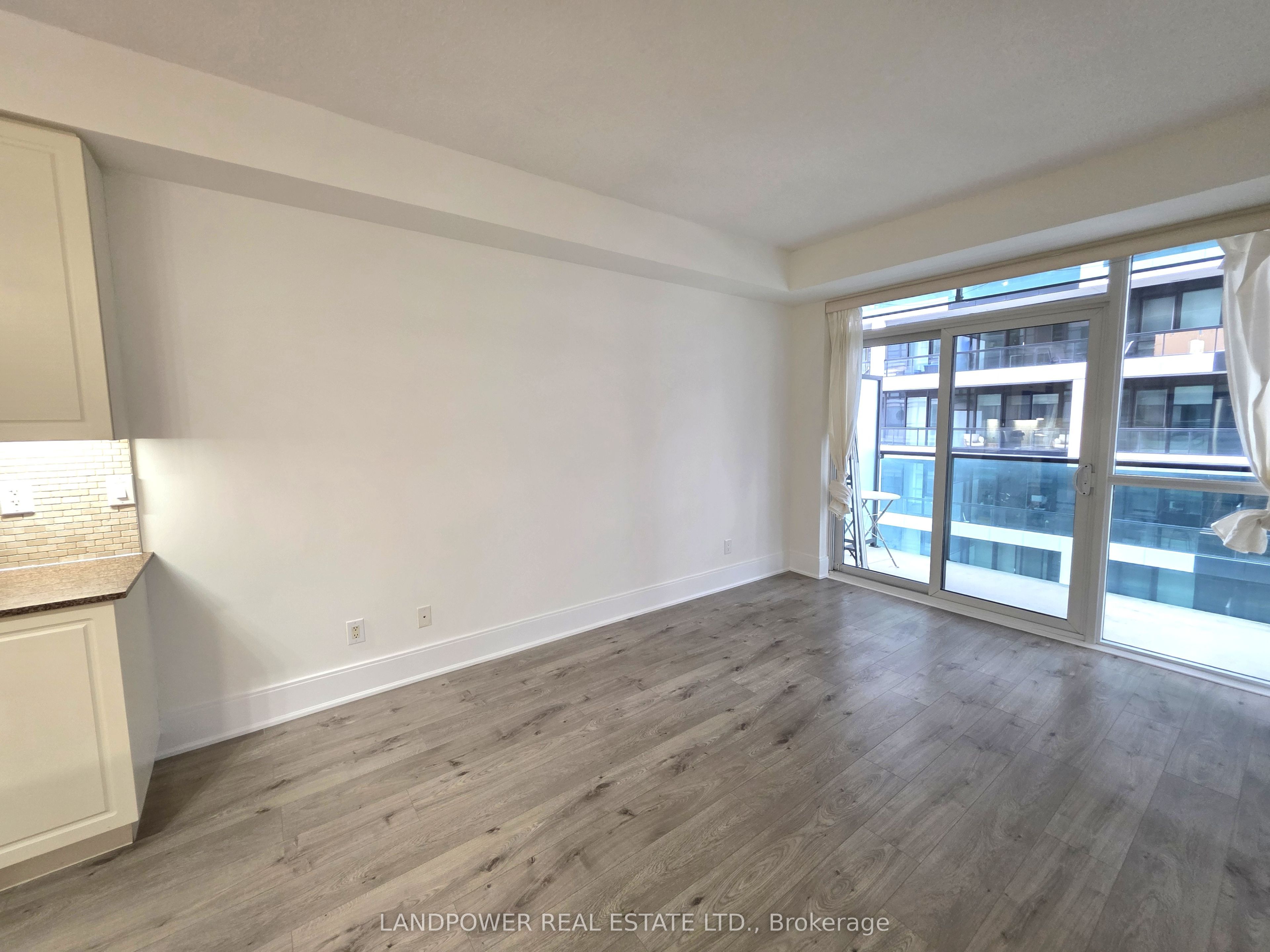 25 Broadway Avenue 906 Property Photo 23