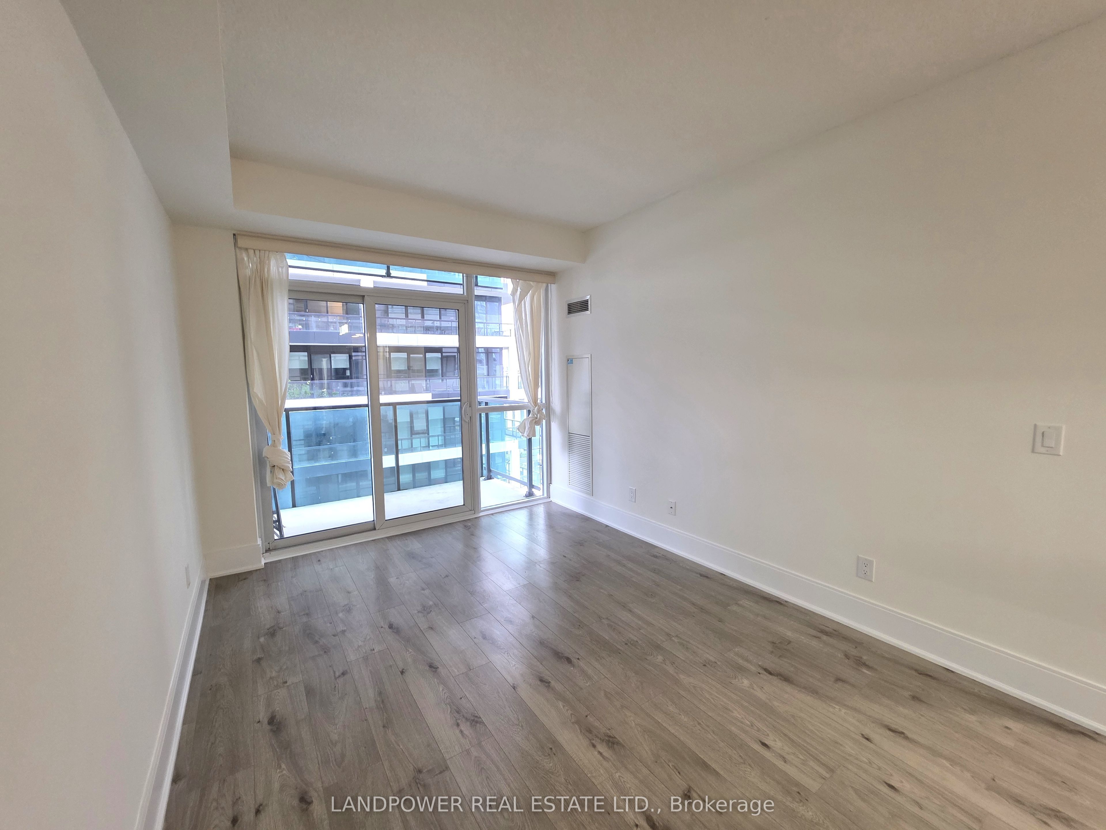 25 Broadway Avenue 906 Property Photo 24