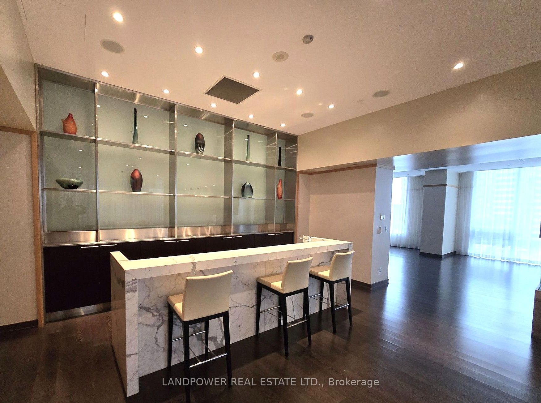 25 Broadway Avenue 906 Property Photo 40