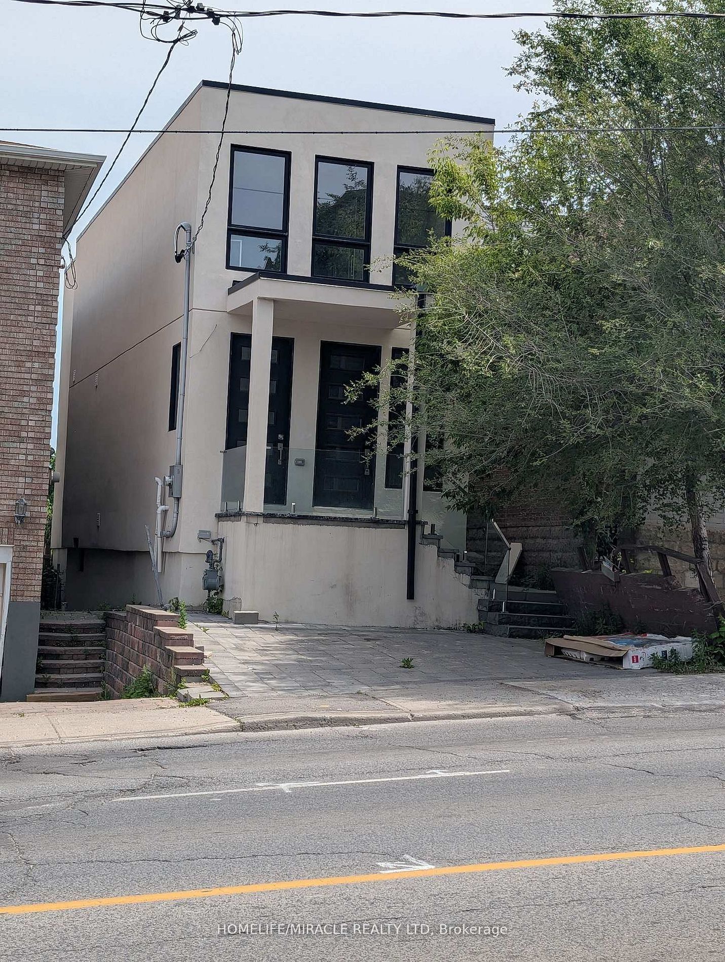 2099 Dufferin Street Property Photo 1