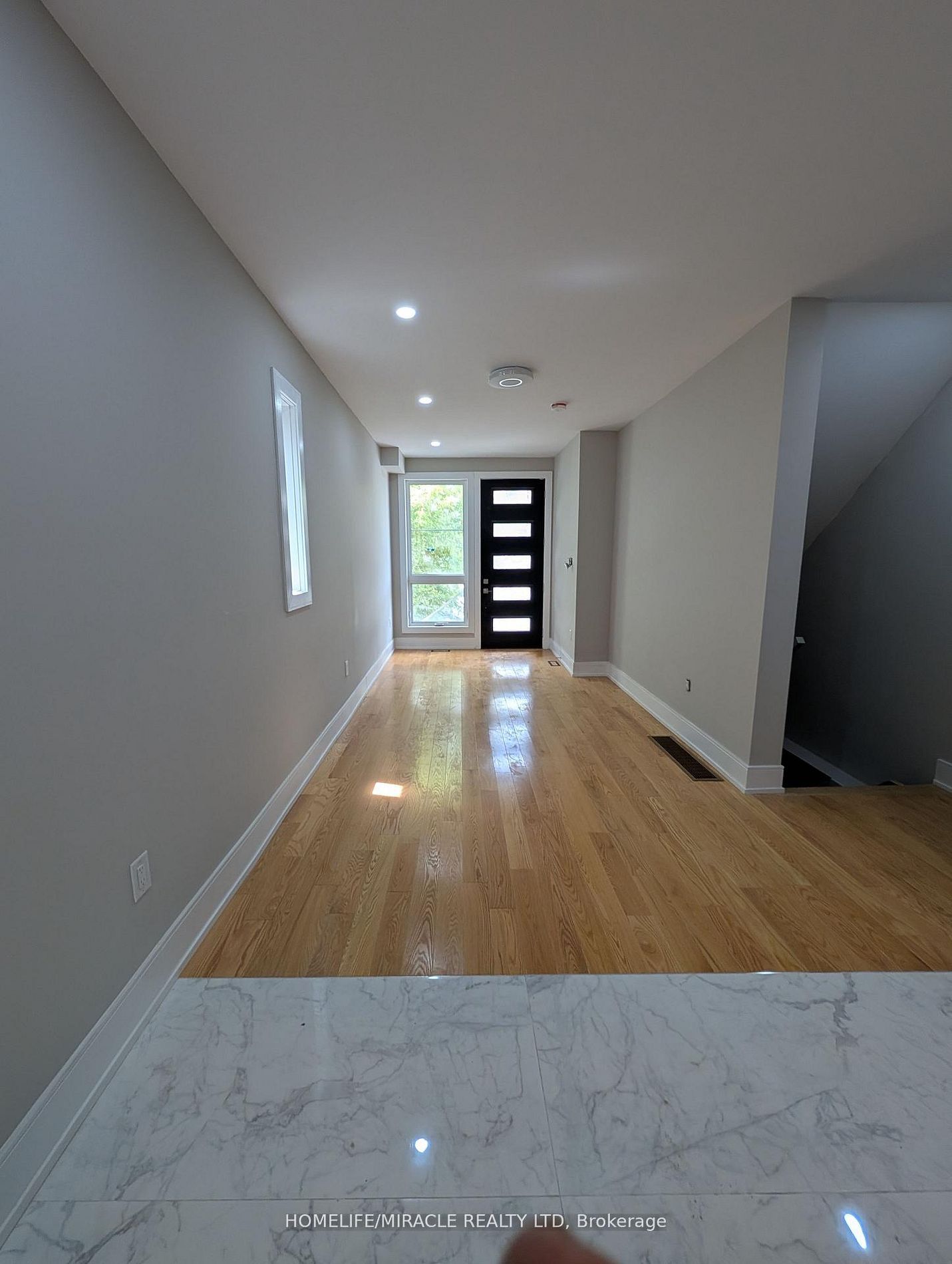 2099 Dufferin Street Property Photo 2