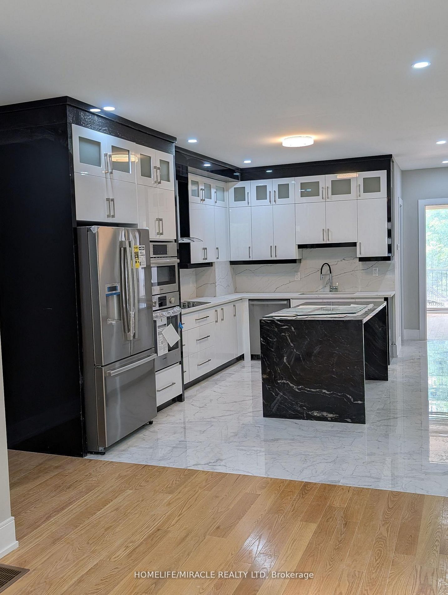 2099 Dufferin Street Property Photo 3