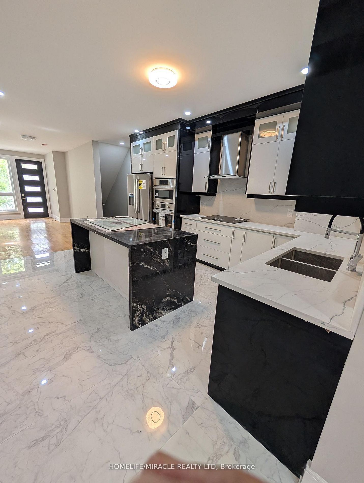 2099 Dufferin Street Property Photo 4