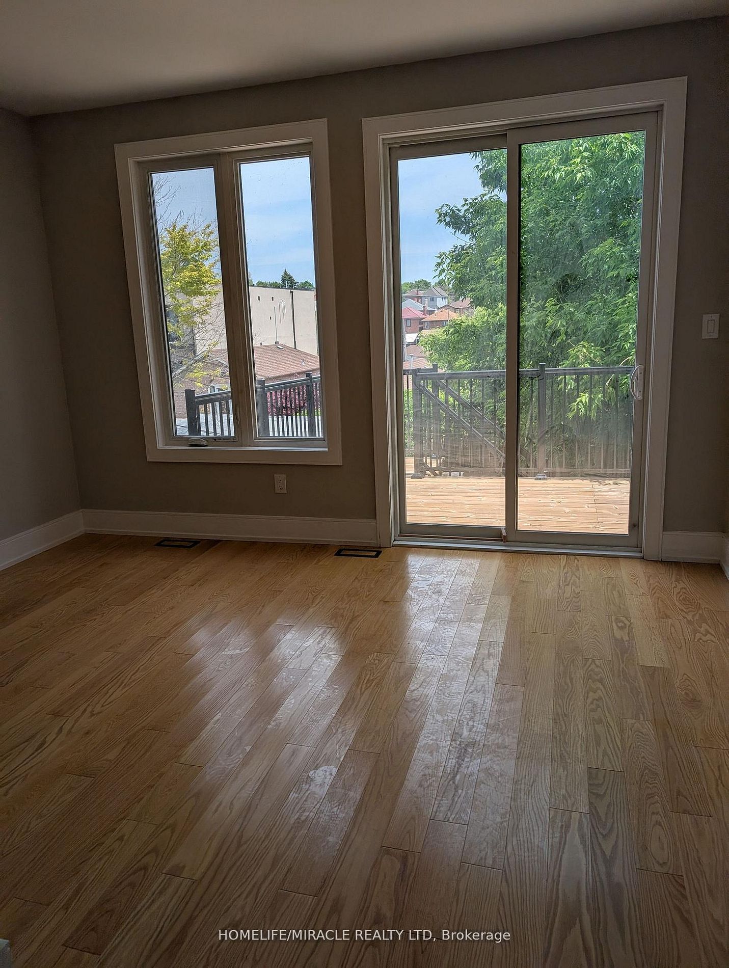 2099 Dufferin Street Property Photo 5