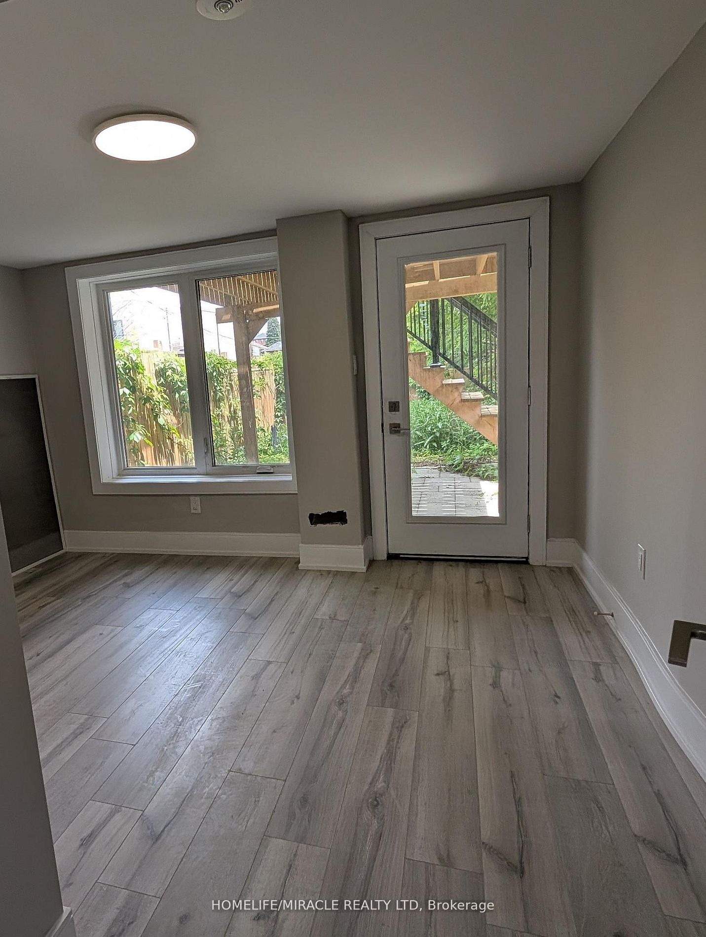 2099 Dufferin Street Property Photo 6