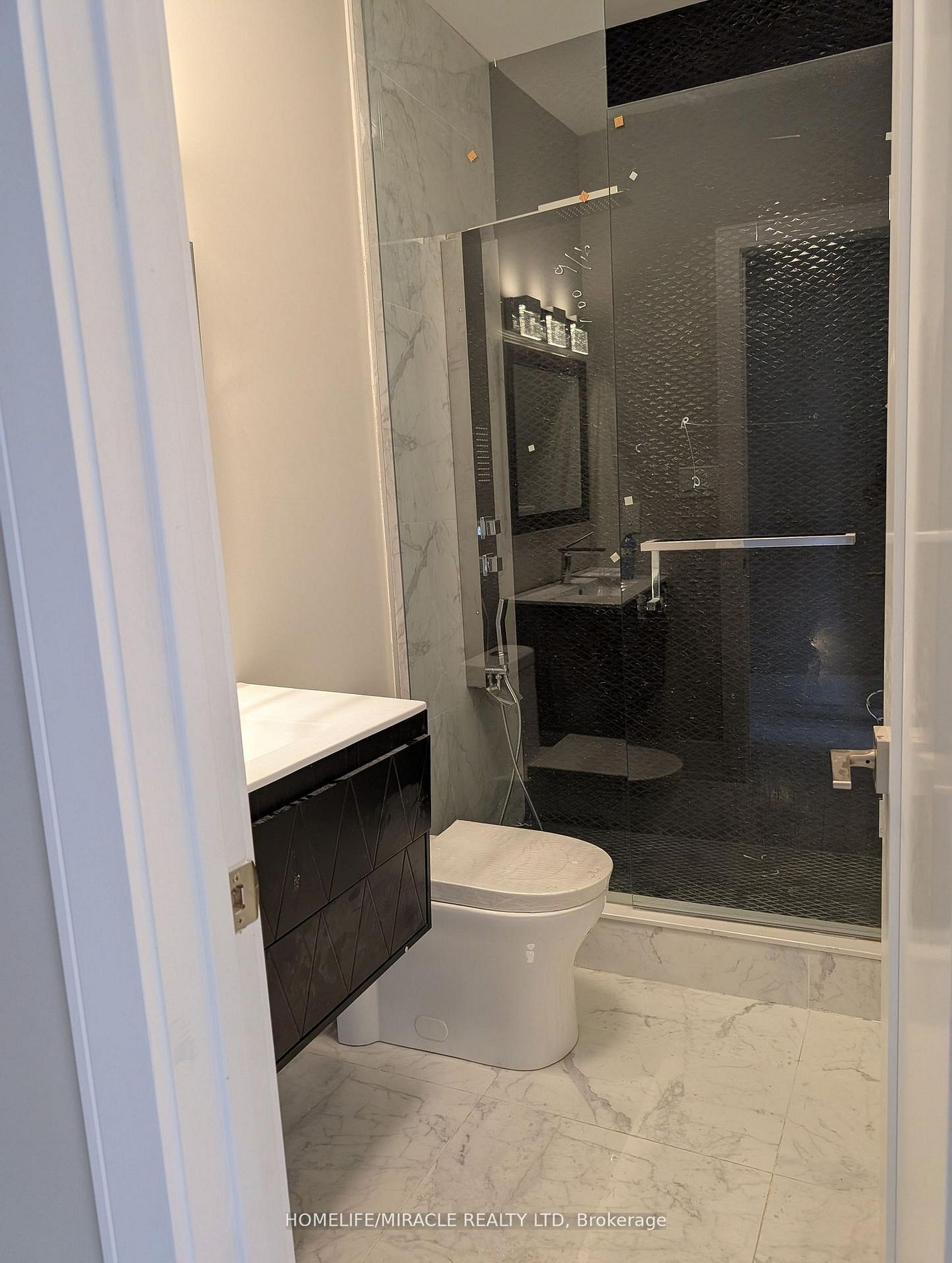 2099 Dufferin Street Property Photo 8