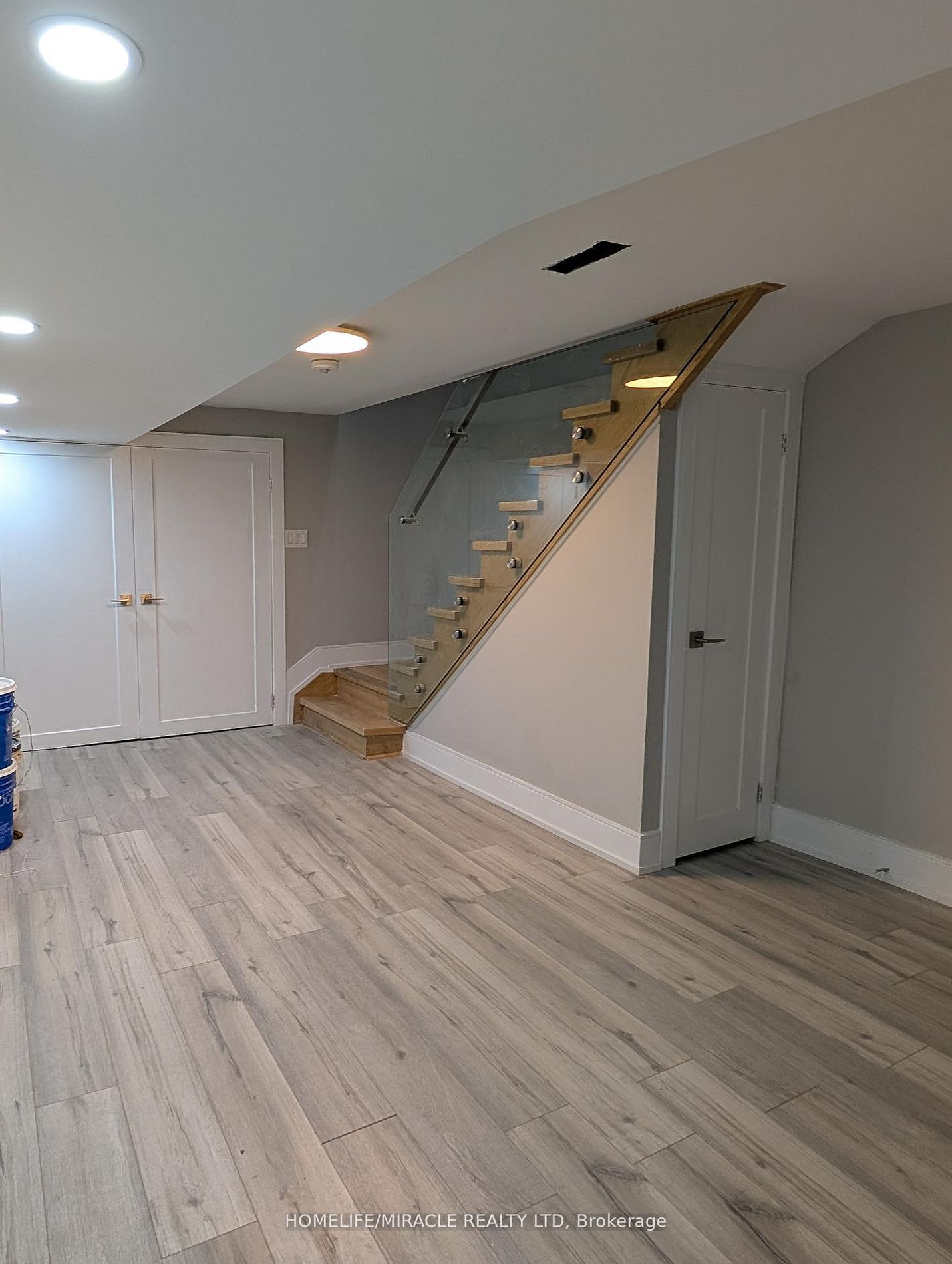 2099 Dufferin Street Property Photo 9