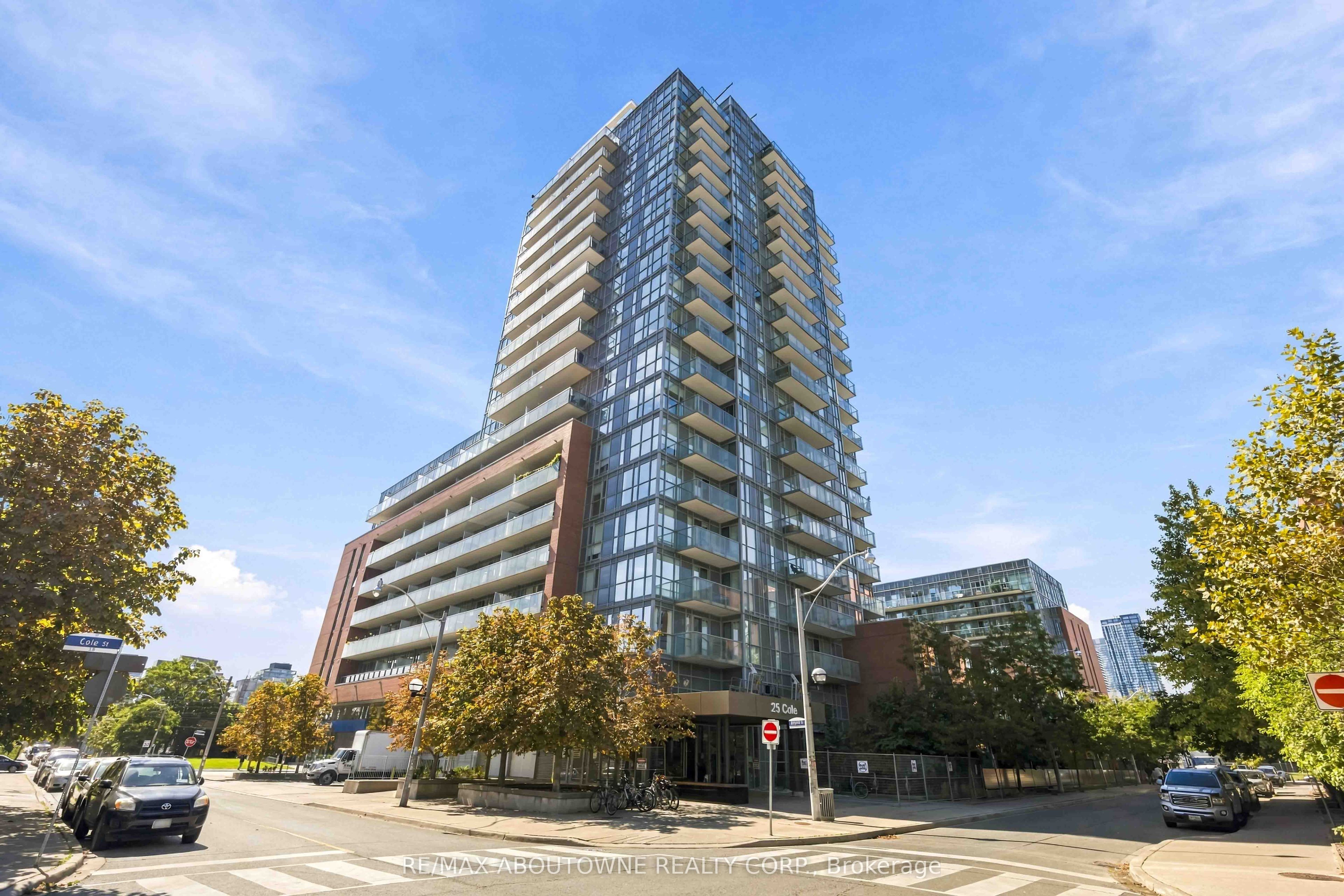 25 Cole Street 320