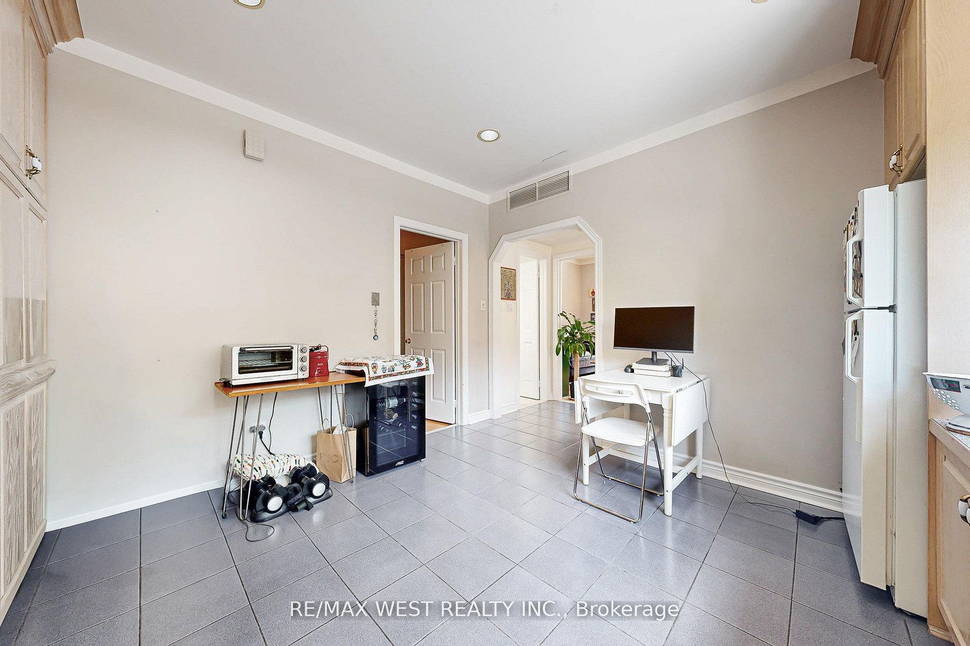 52 Heydon Park Road Property Photo 9
