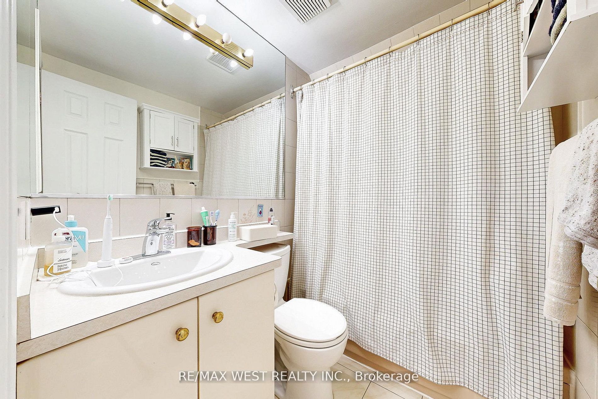 52 Heydon Park Road Property Photo 11