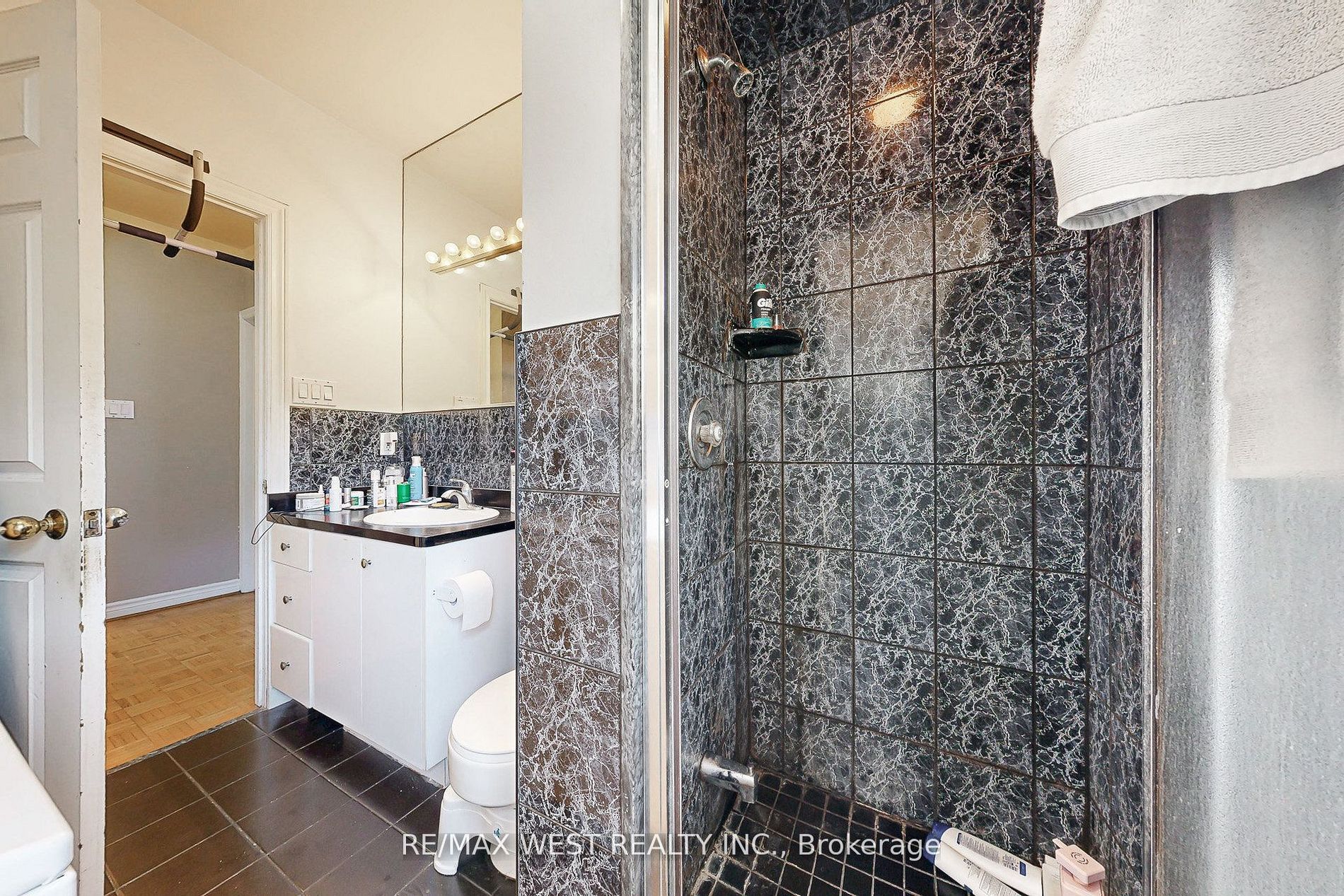 52 Heydon Park Road Property Photo 28